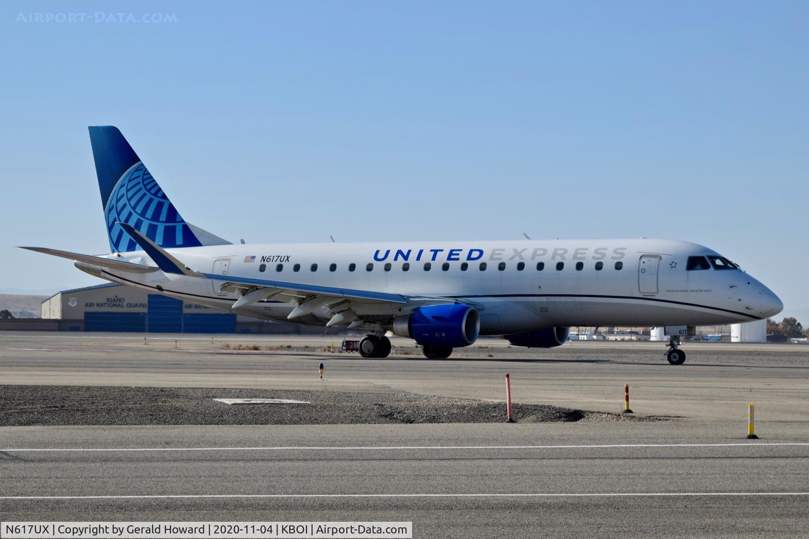 N617UX, 2019 Embraer 175LR (ERJ-170-200LR) C/N 17000819, Taxiing to the gate.