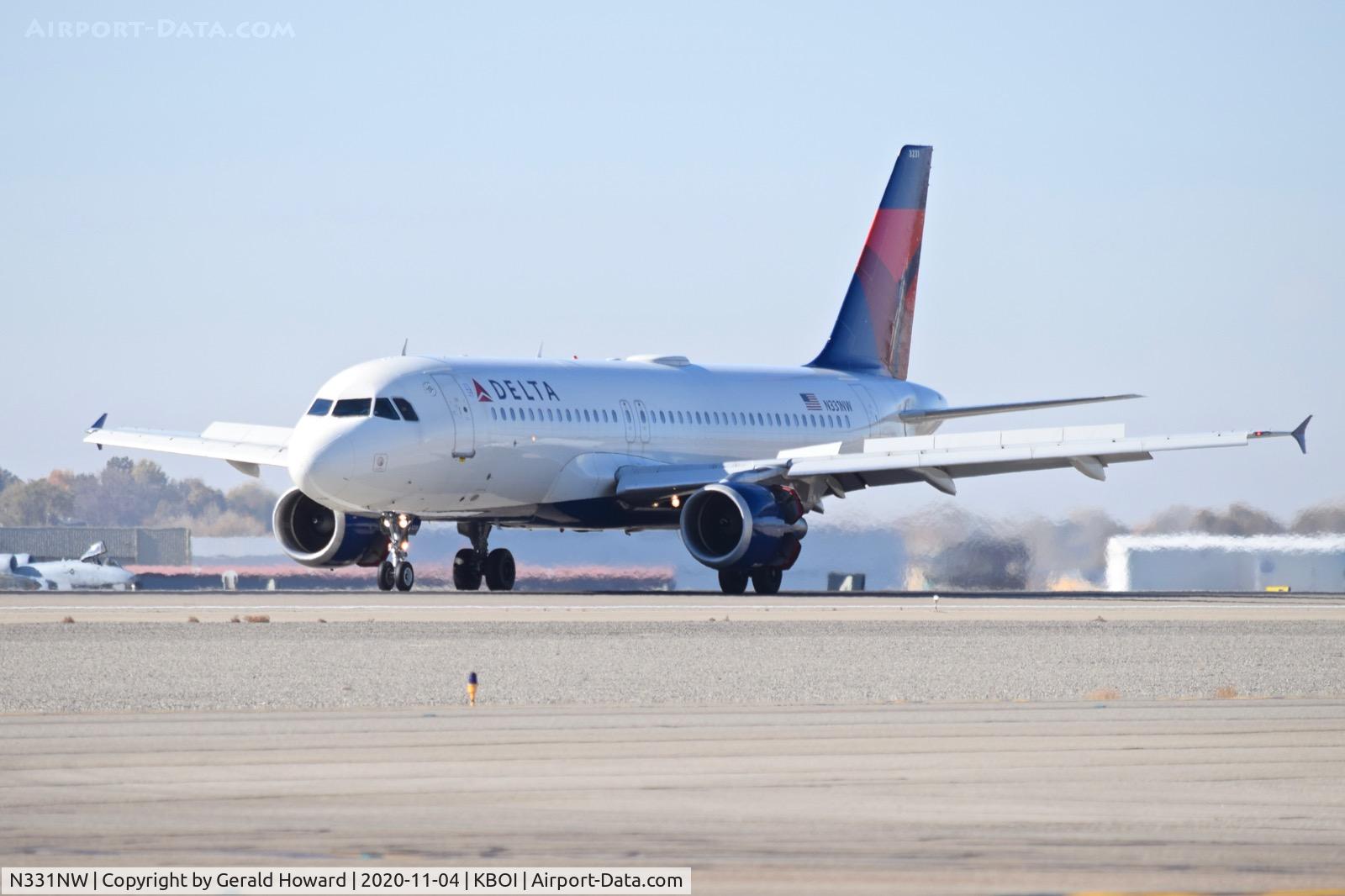 N331NW, 1992 Airbus A320-211 C/N 318, Landing 10L.