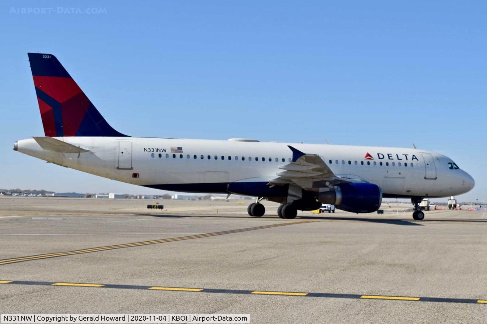 N331NW, 1992 Airbus A320-211 C/N 318, Taxiing to the gate.