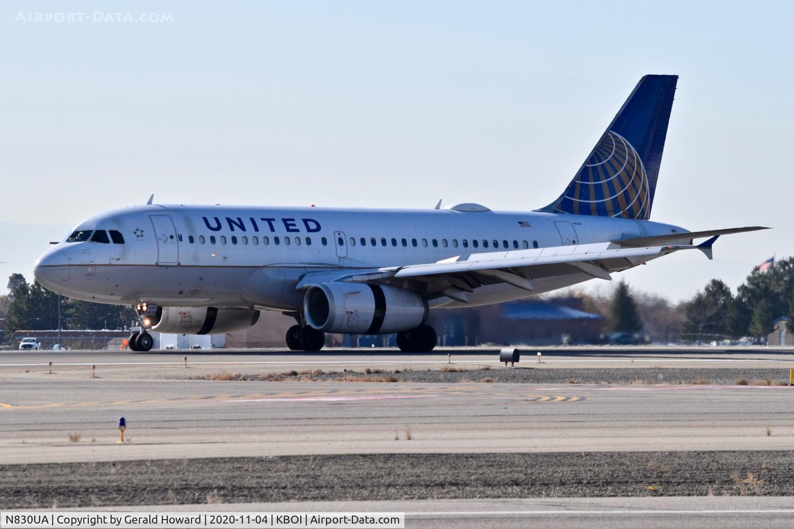 N830UA, 2000 Airbus A319-131 C/N 1243, Landing 10L.