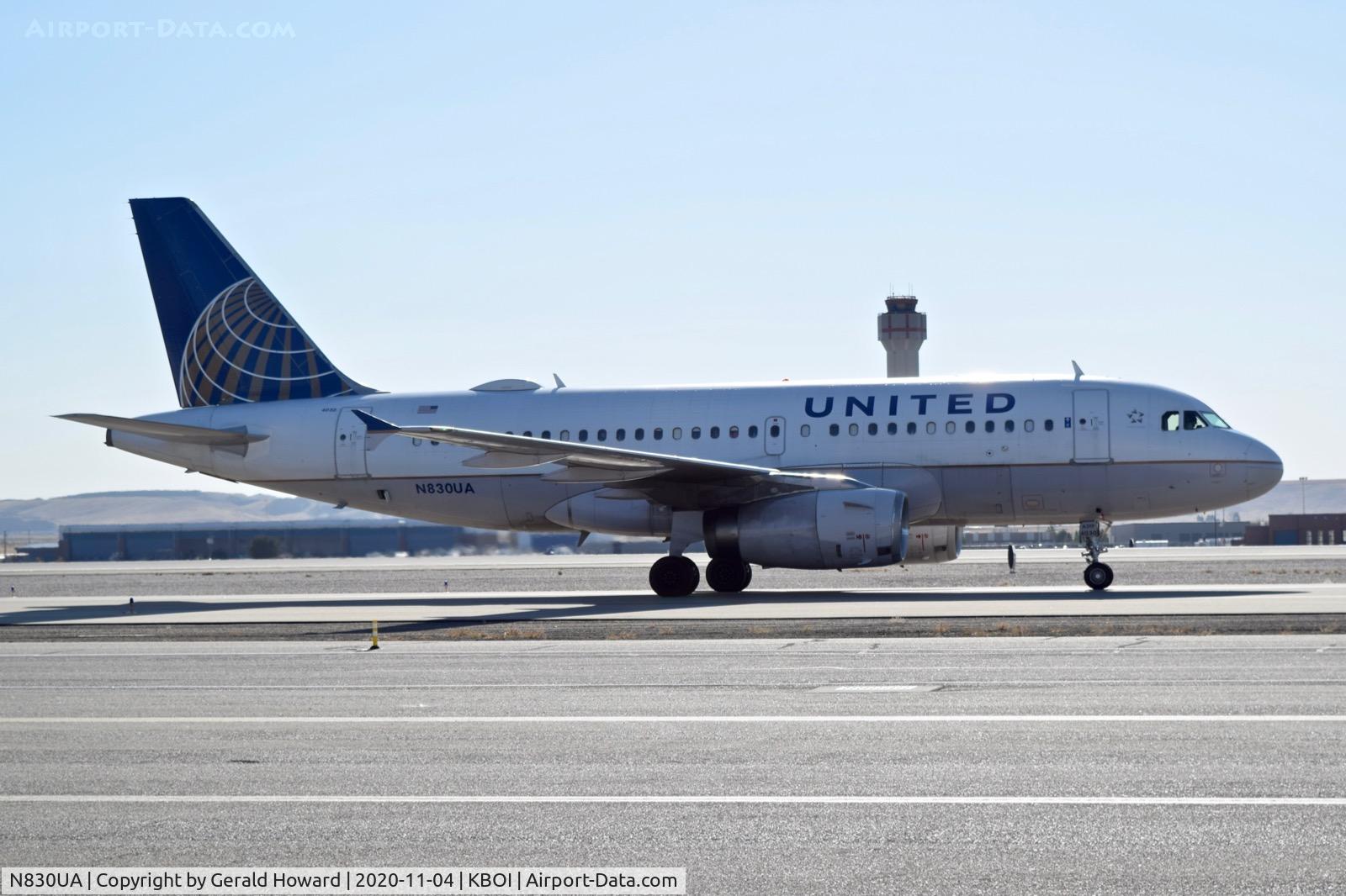 N830UA, 2000 Airbus A319-131 C/N 1243, Taxiing on Alpha.
