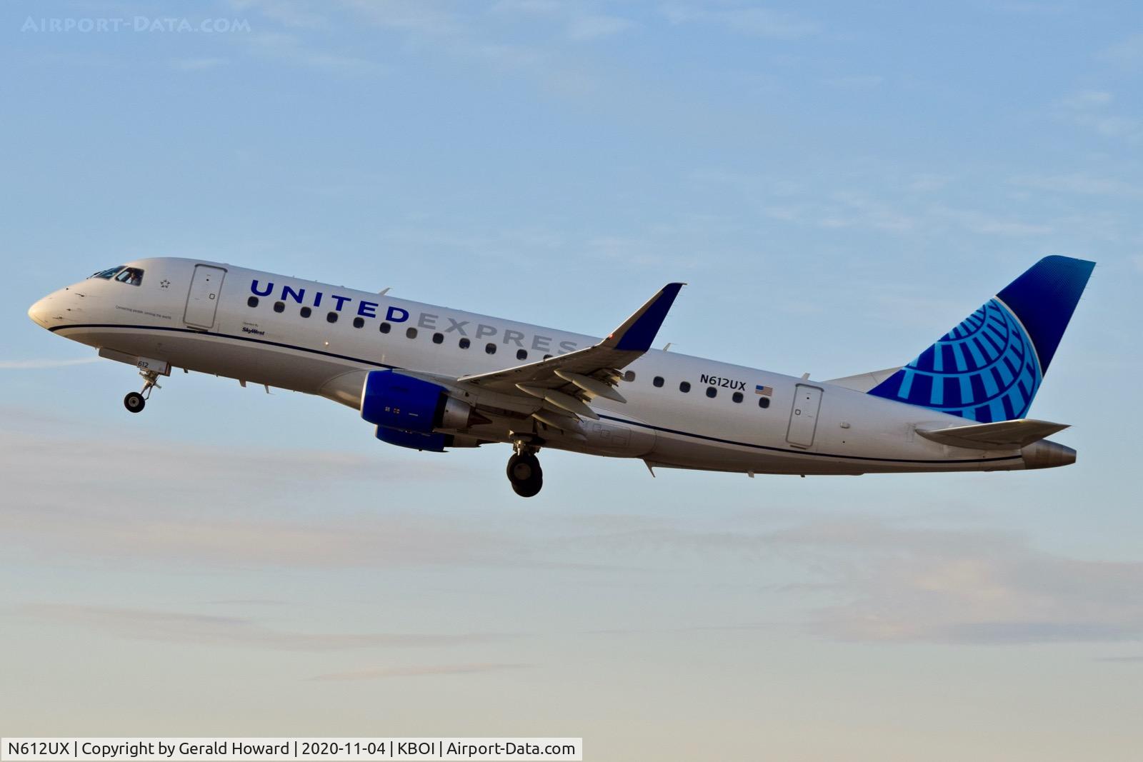 N612UX, 2019 Embraer 175LR (ERJ-170-200LR) C/N 17000813, Departing BOI.