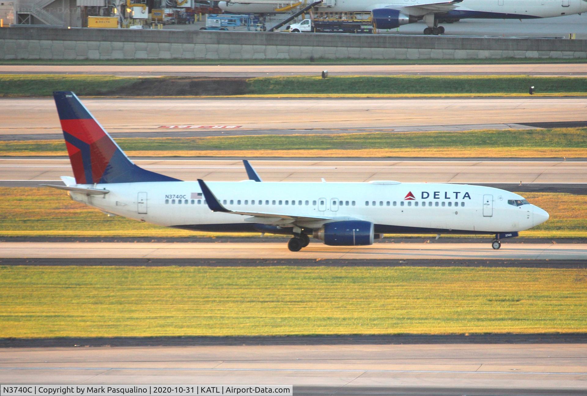 N3740C, 2000 Boeing 737-832 C/N 30800, Boeing 737-832