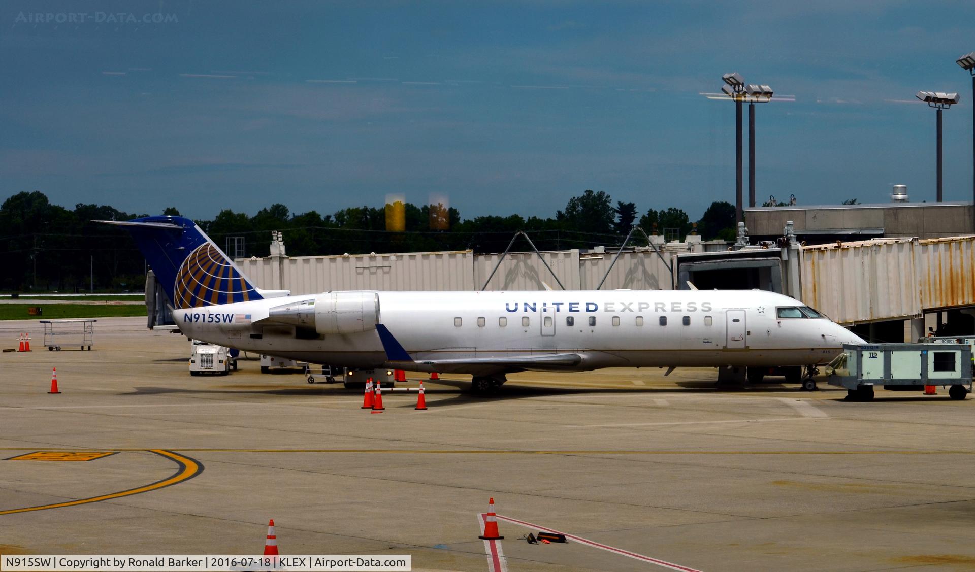 N915SW, 2002 Bombardier CRJ-200LR (CL-600-2B19) C/N 7615, Gate A-1 Lexington