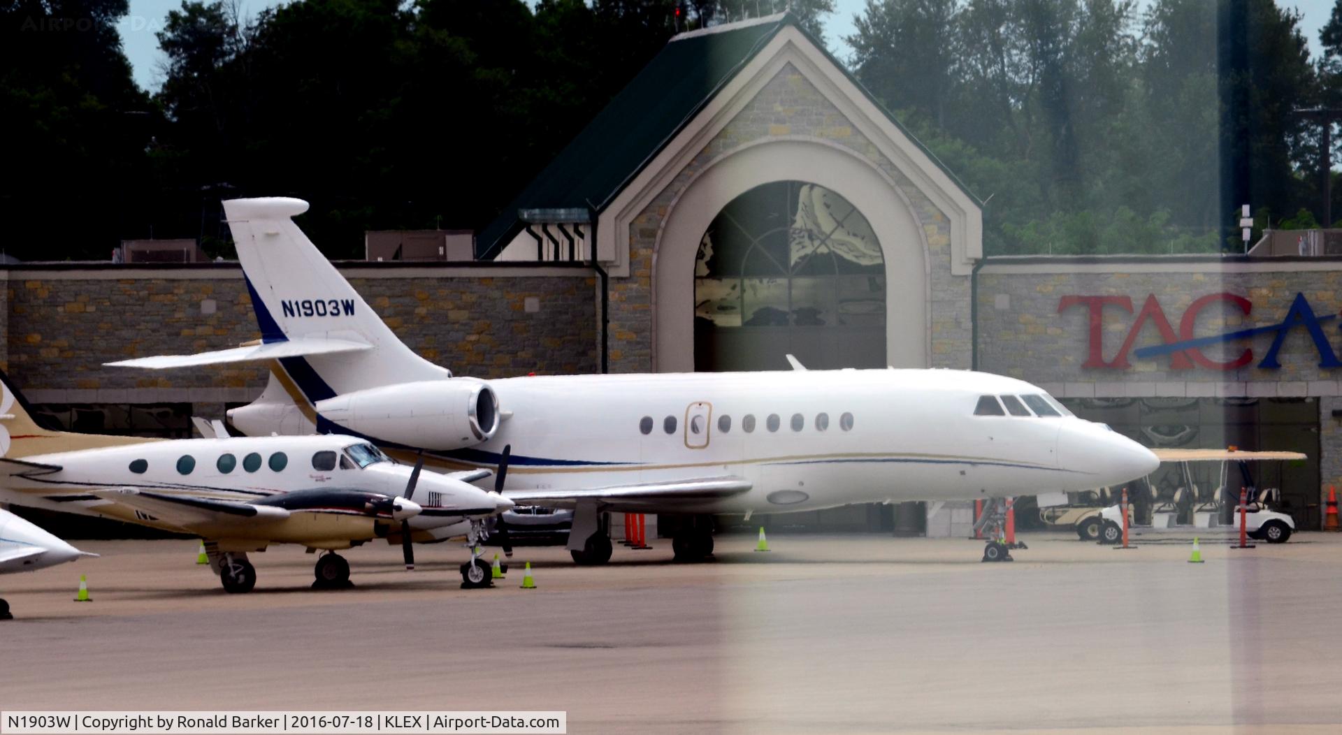 N1903W, Dassault Falcon 2000EX C/N 208, Parked Lexington