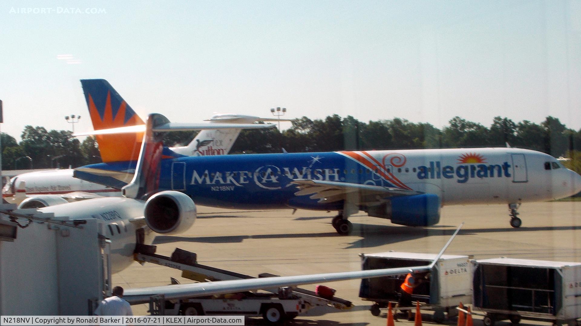 N218NV, 2000 Airbus A320-214 C/N 1229, Taxi Lexington