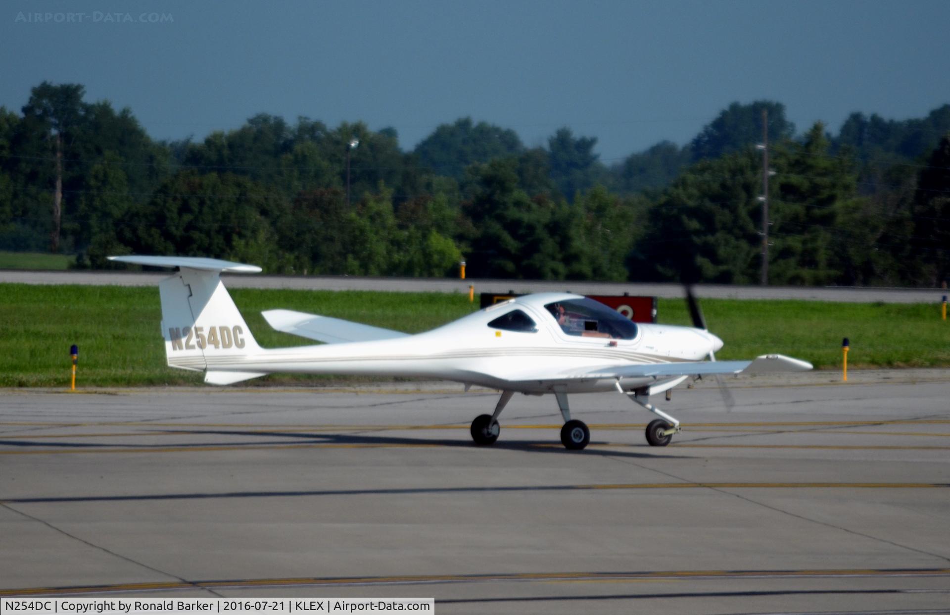 N254DC, 2004 Diamond DA-20C-1 Eclipse C/N C0252, Taxi Lexington