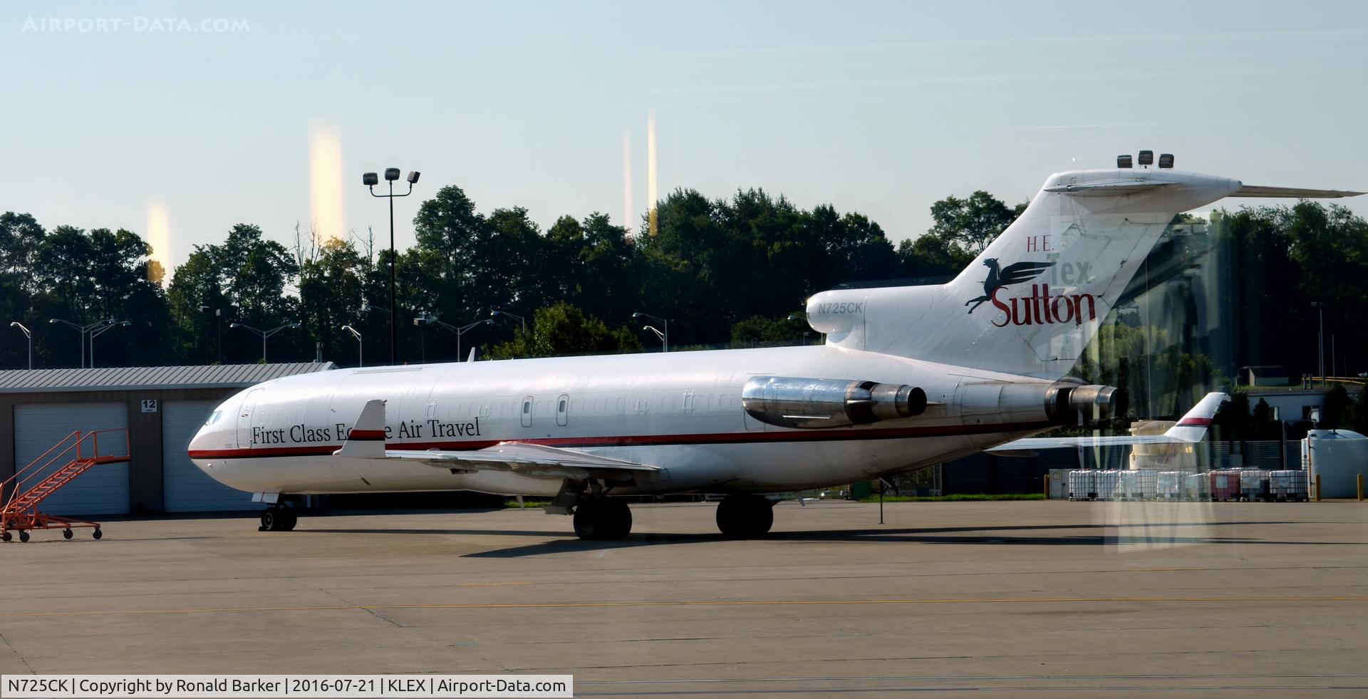 N725CK, 1980 Boeing 727-224 C/N 22252, Parked Lexington - Horse transporter