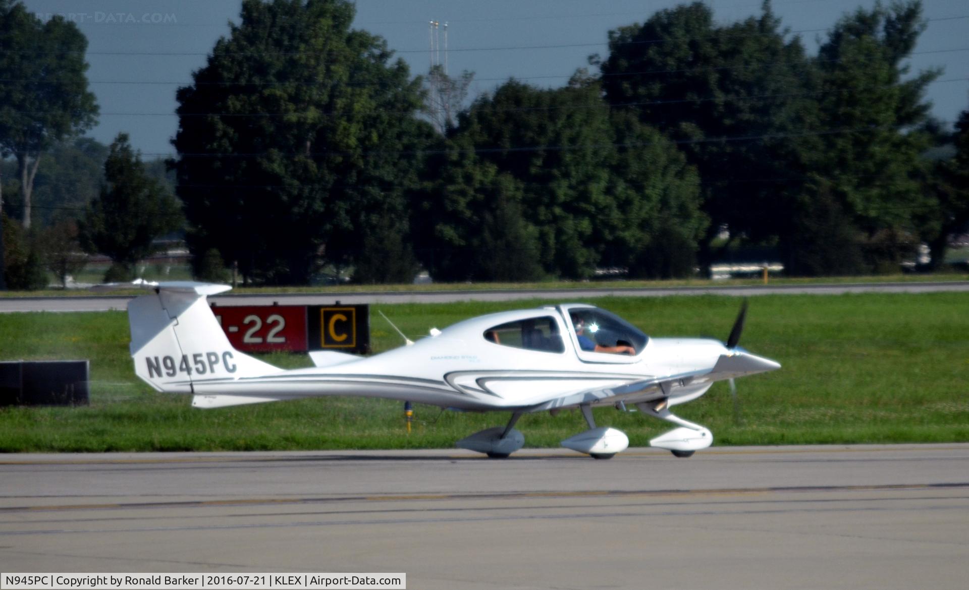 N945PC, 2008 Diamond DA-40 Diamond Star C/N 40.945, Taxi Lexington