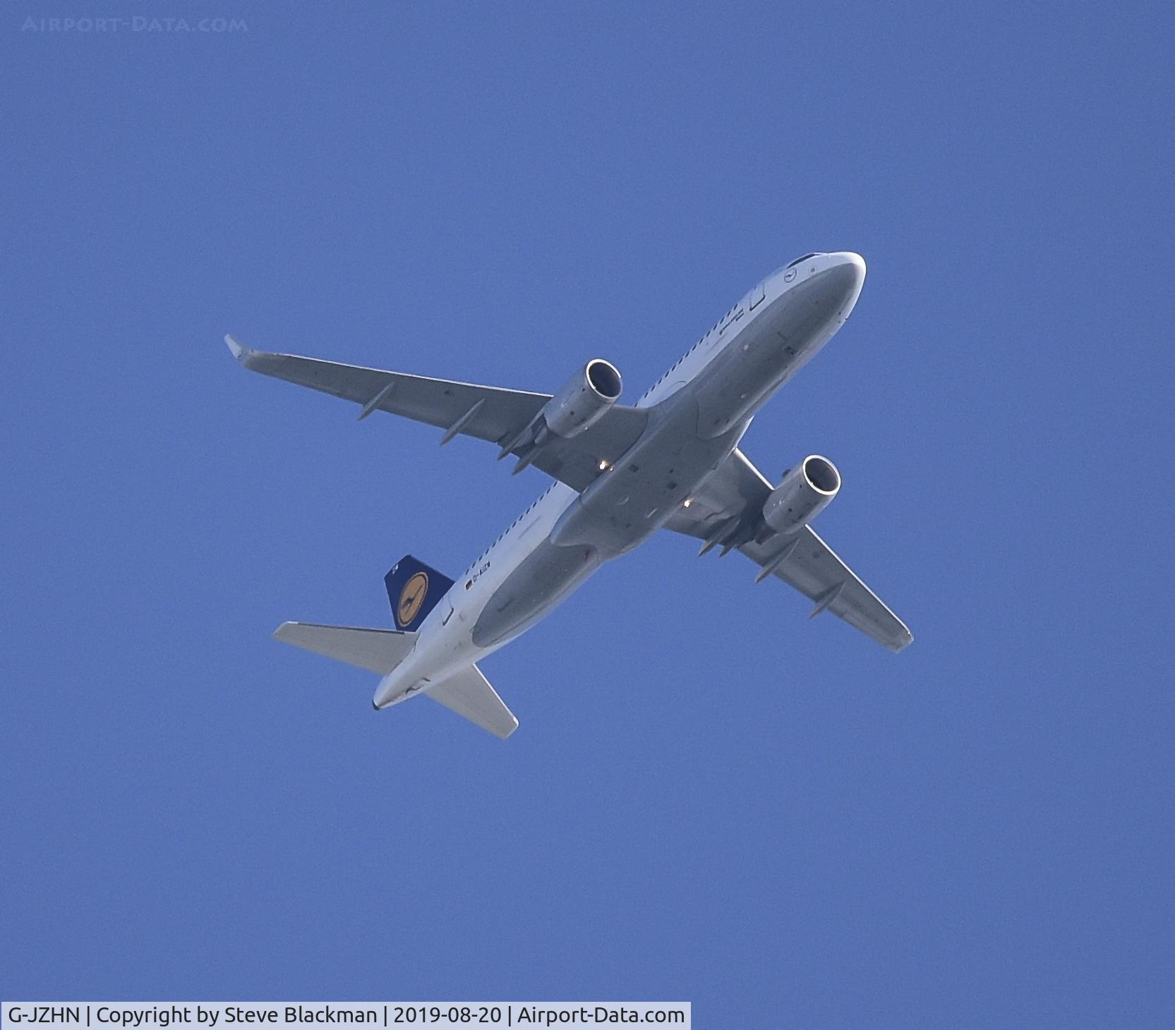 G-JZHN, 2016 Boeing 737-8MG C/N 63146, Over Napton, Warwickshire, UK