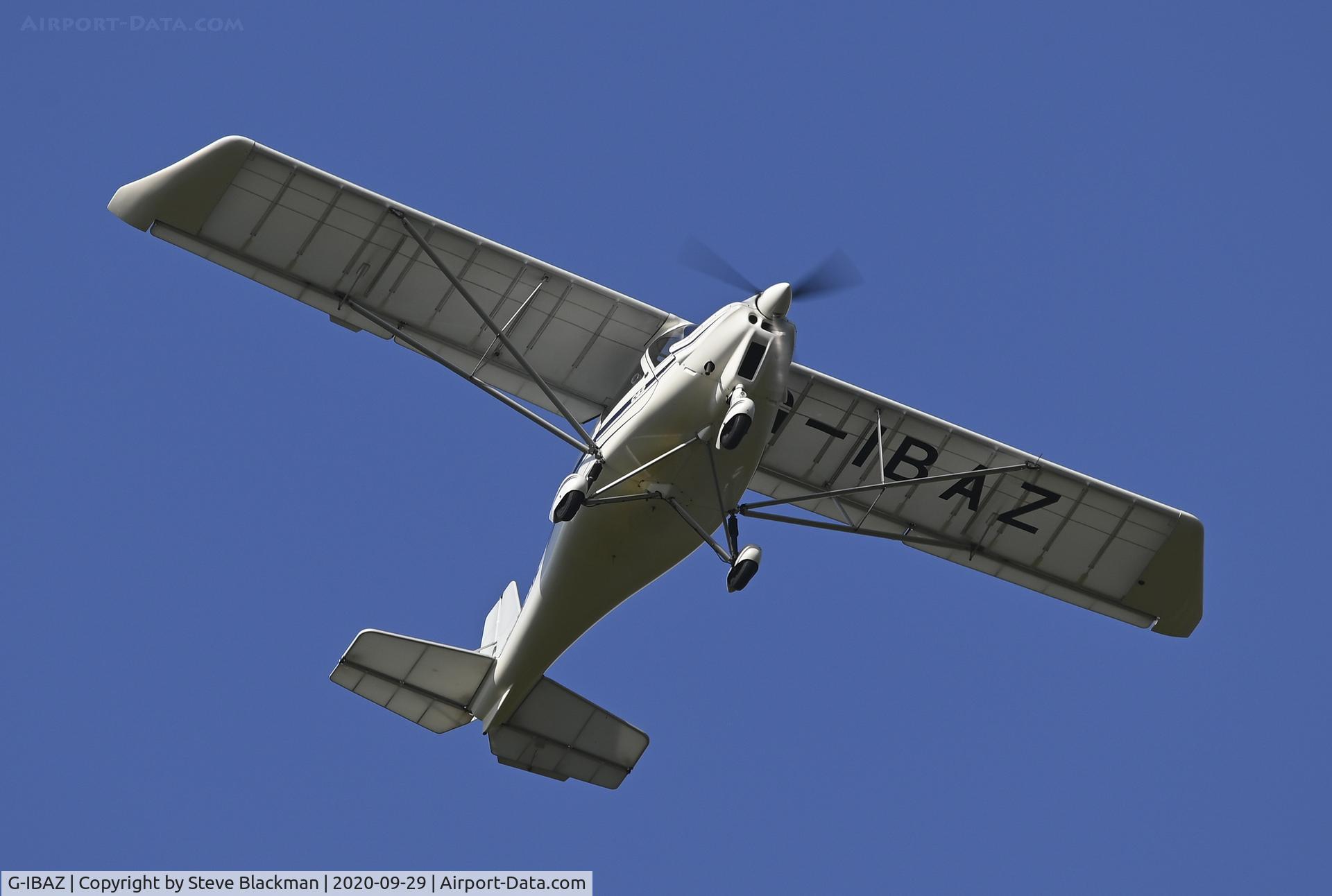 G-IBAZ, 2004 Comco Ikarus C42 FB100 C/N 0409-6622, Over Napton reservoir, Warwickshire, UK