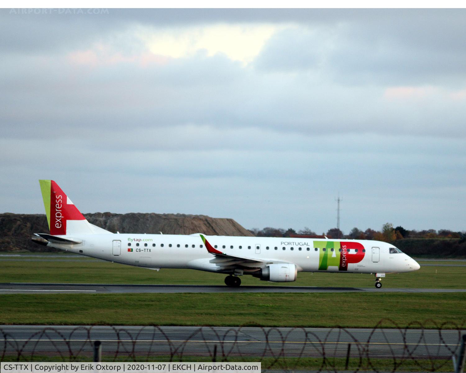 CS-TTX, 2011 Embraer 195LR (ERJ-190-200LR) C/N 19000429, CS-TTX taking off rw 22R
