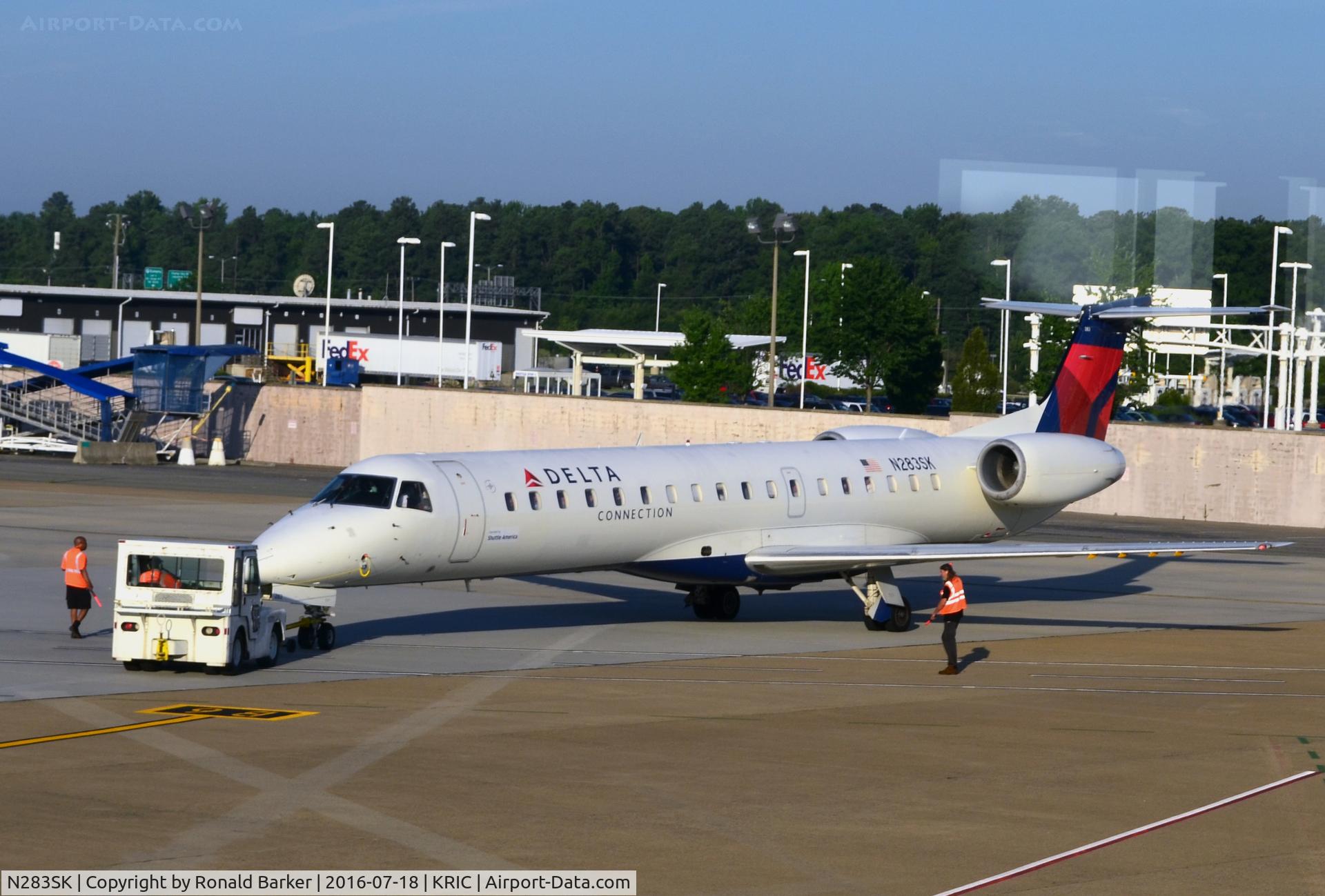 N283SK, 2001 Embraer ERJ-145LR (EMB-145LR) C/N 145424, Push back Richmond