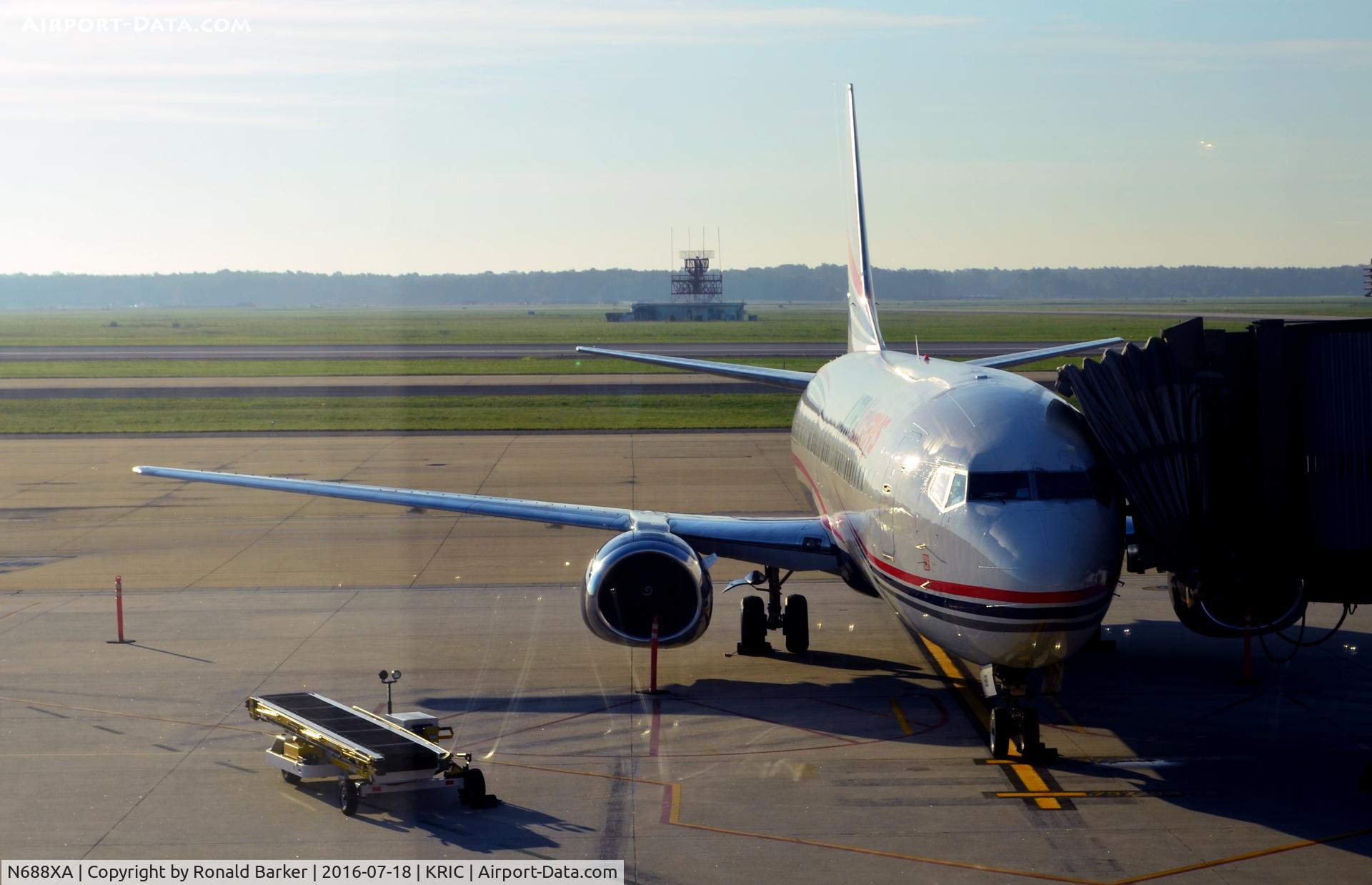 N688XA, 1990 Boeing 737-4Y0 C/N 24688, At the gate Richmond