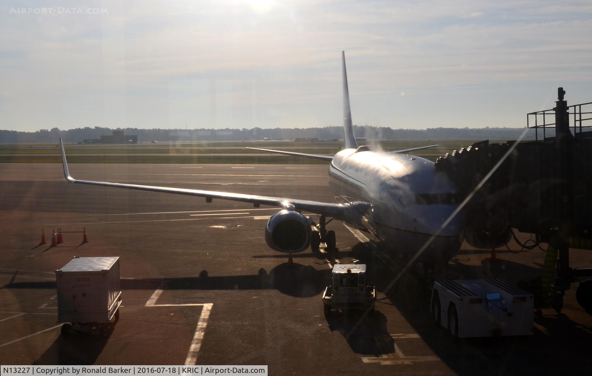N13227, 1999 Boeing 737-824 C/N 28788, At the gate Richmond