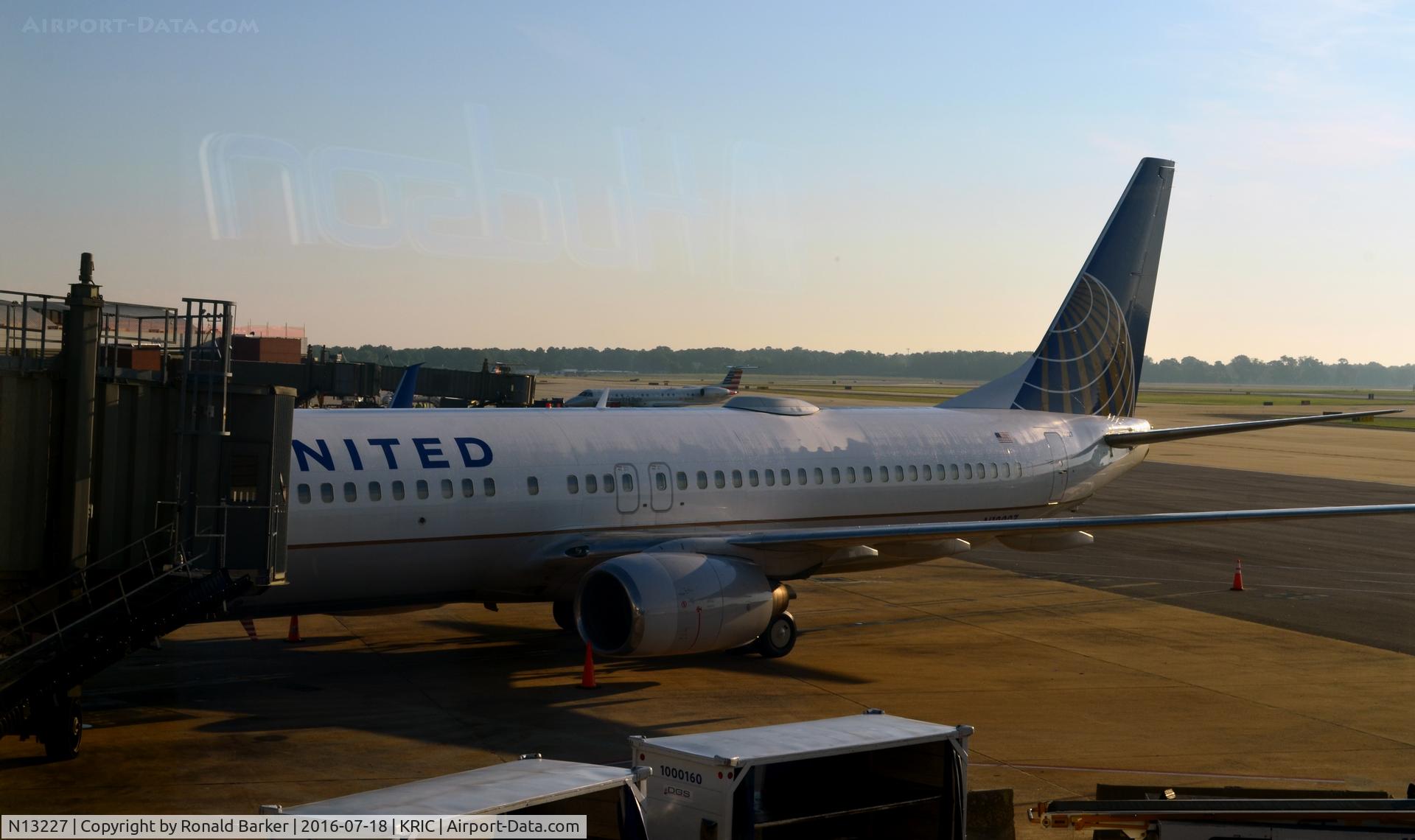 N13227, 1999 Boeing 737-824 C/N 28788, At the gate Richmond