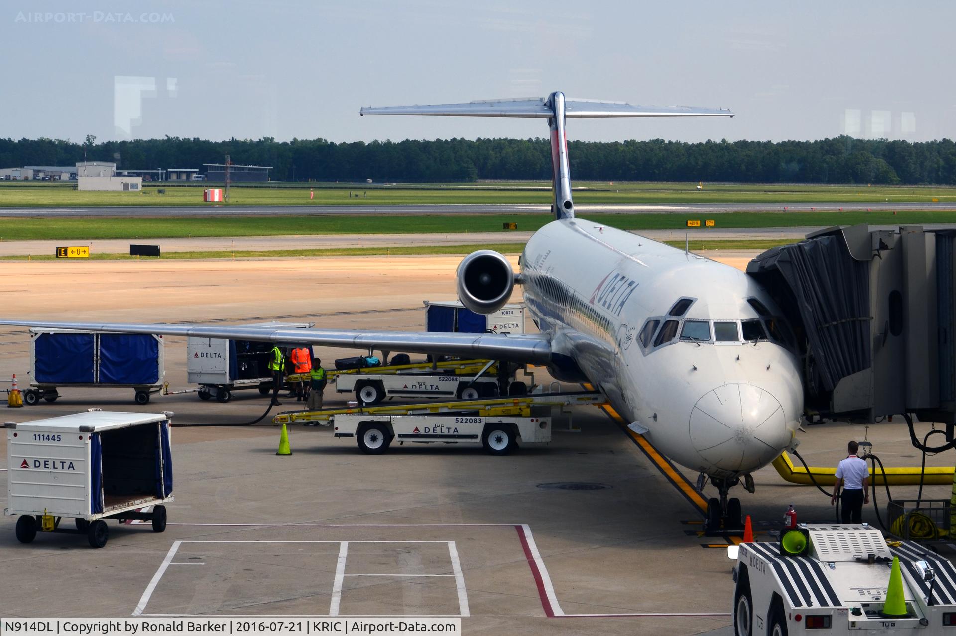 N914DL, 1988 McDonnell Douglas MD-88 C/N 49545, At the gate Richmond