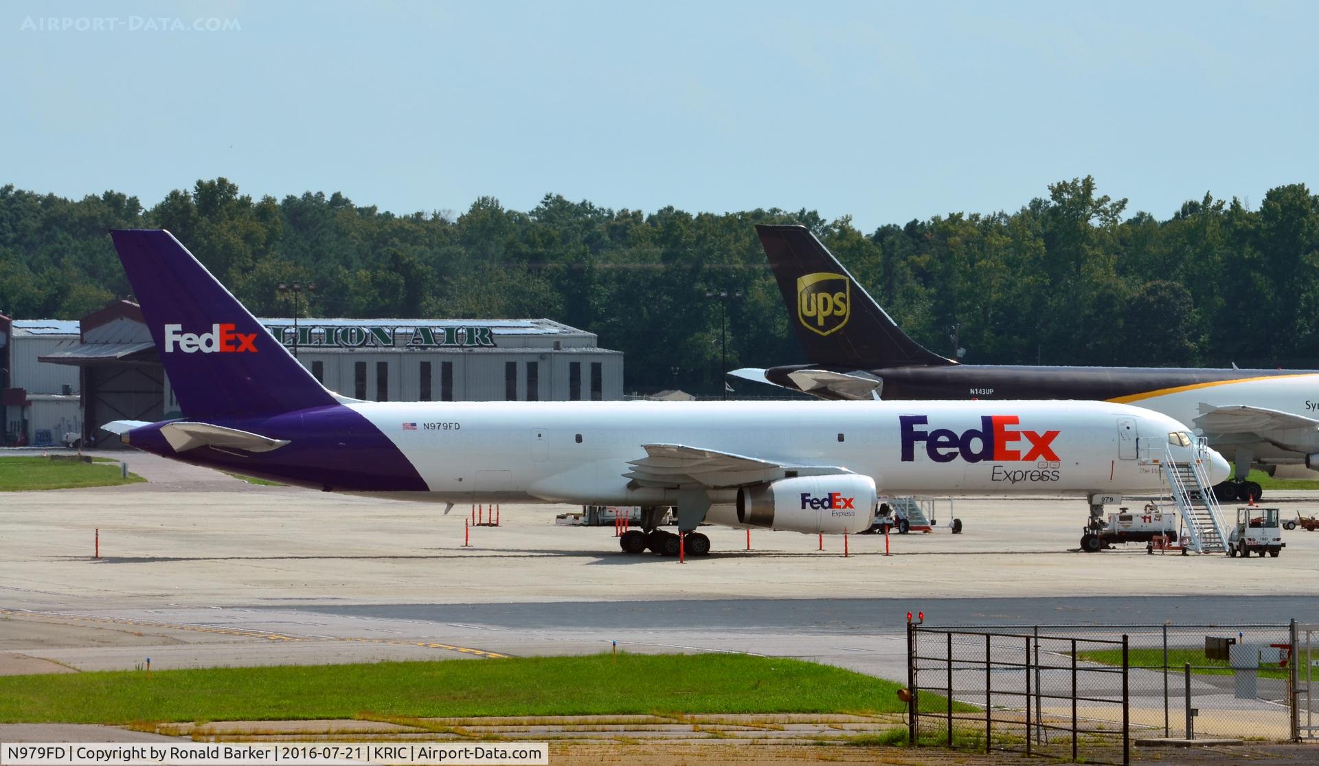 N979FD, 1992 Boeing 757-236/SF C/N 25592, Parked Richmond