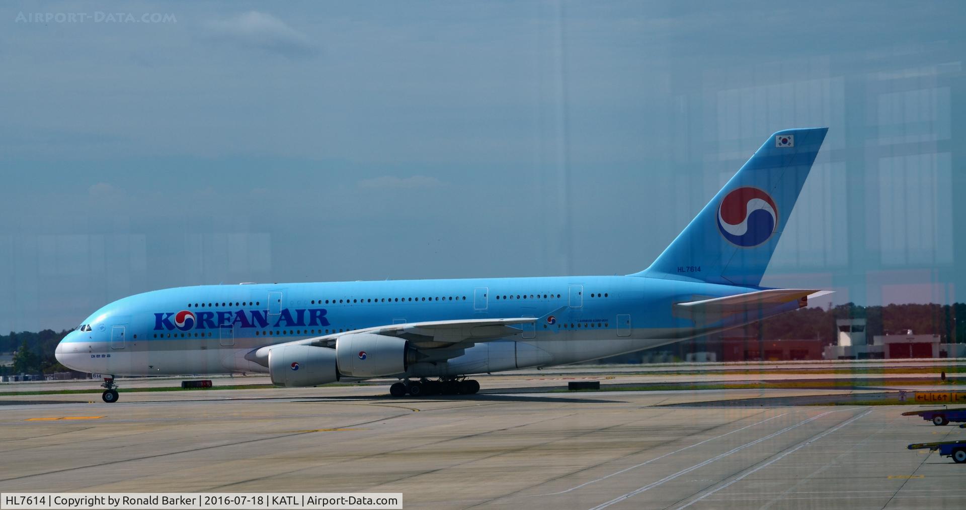 HL7614, 2011 Airbus A380-861 C/N 068, Taxi Atlanta