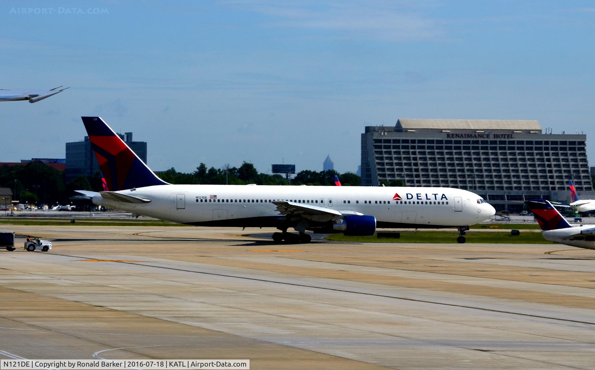 N121DE, 1987 Boeing 767-332 C/N 23435, Taxi Atlanta