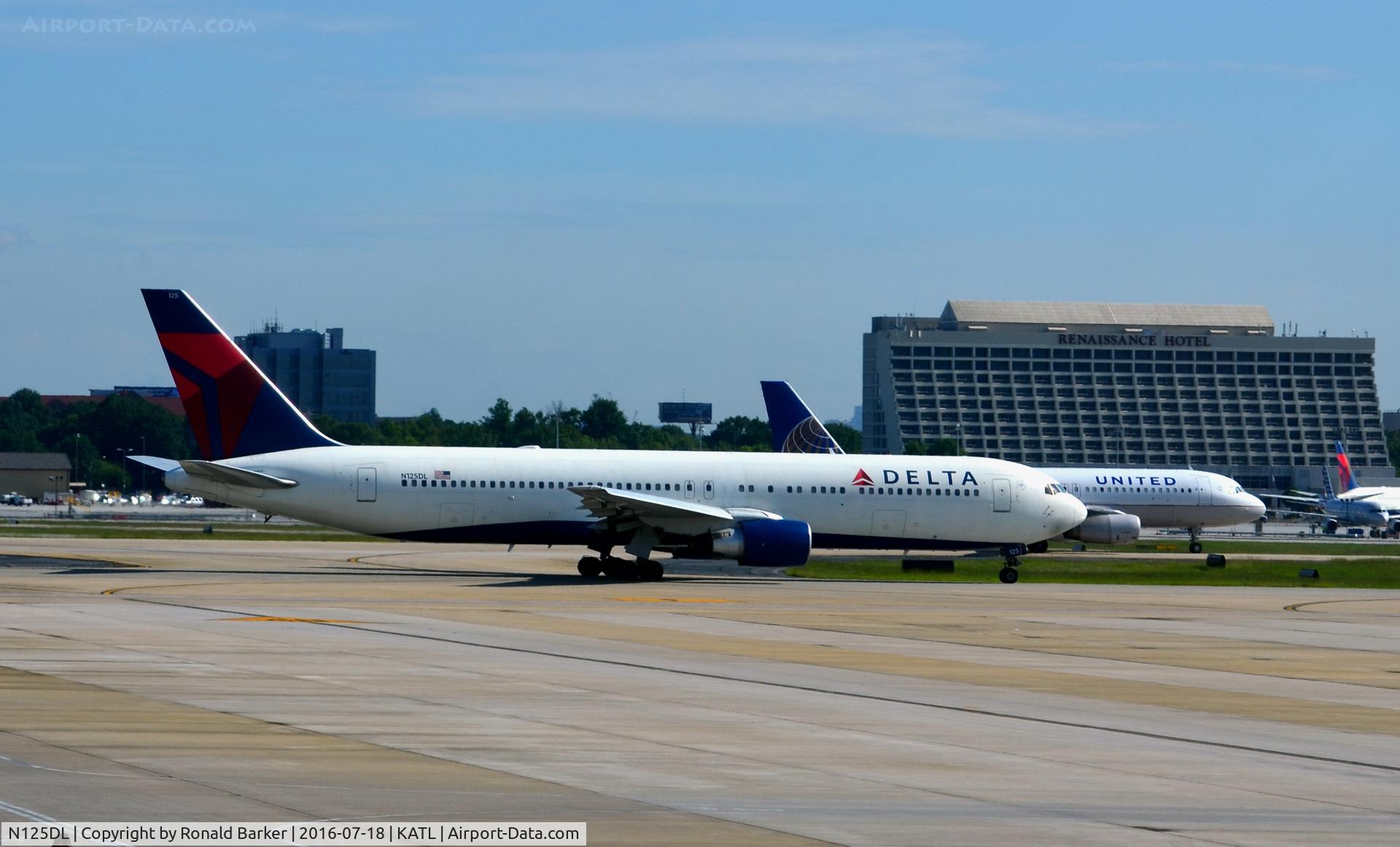 N125DL, 1988 Boeing 767-332 C/N 24075, Taxi Atlanta