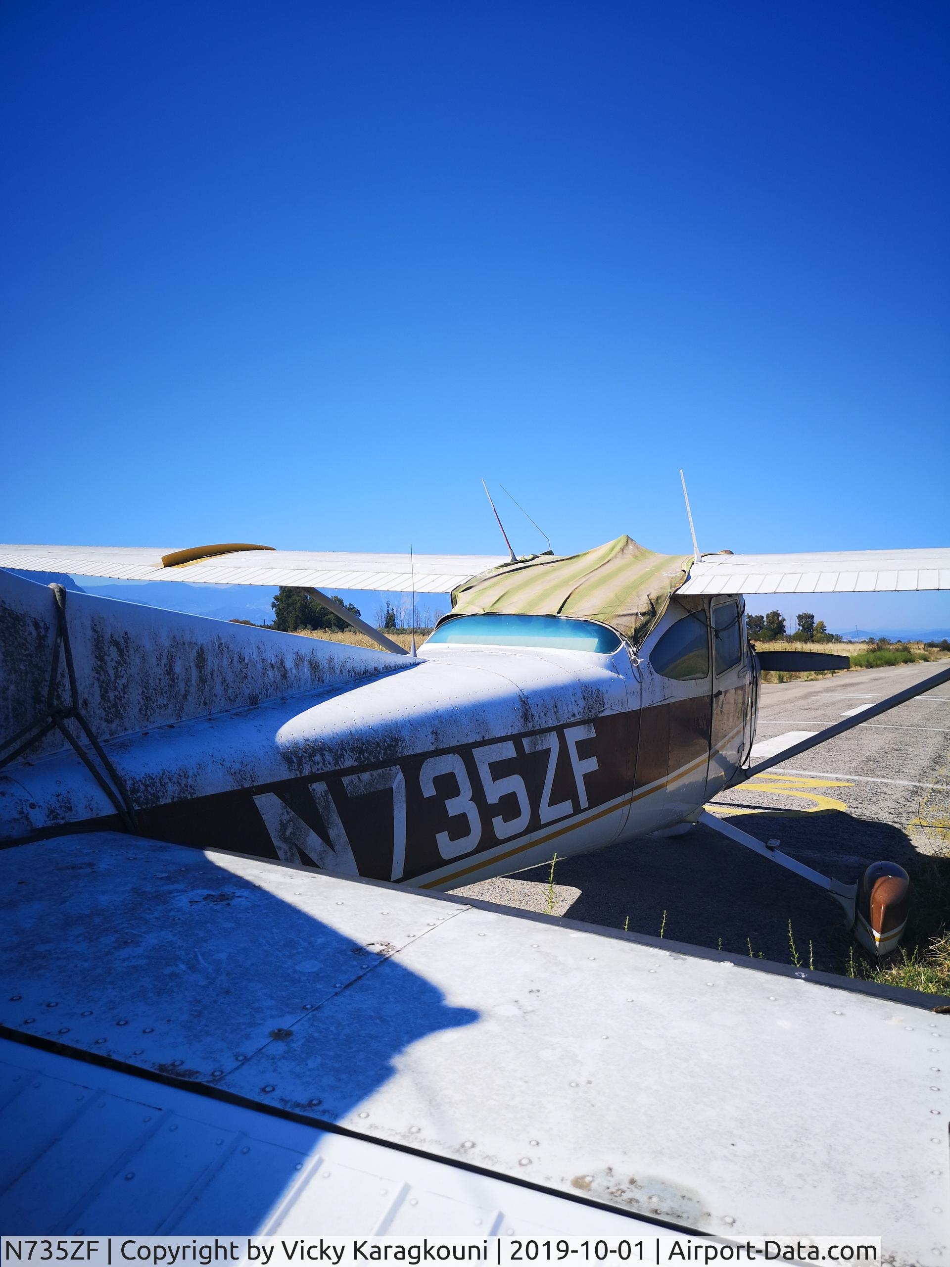 N735ZF, 1977 Cessna 182Q Skylane C/N 18265809, Abandoned Cessna N735ZF, on a private airlield