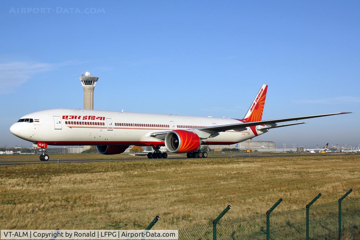VT-ALM, 2008 Boeing 777-337/ER C/N 36311, at cdg