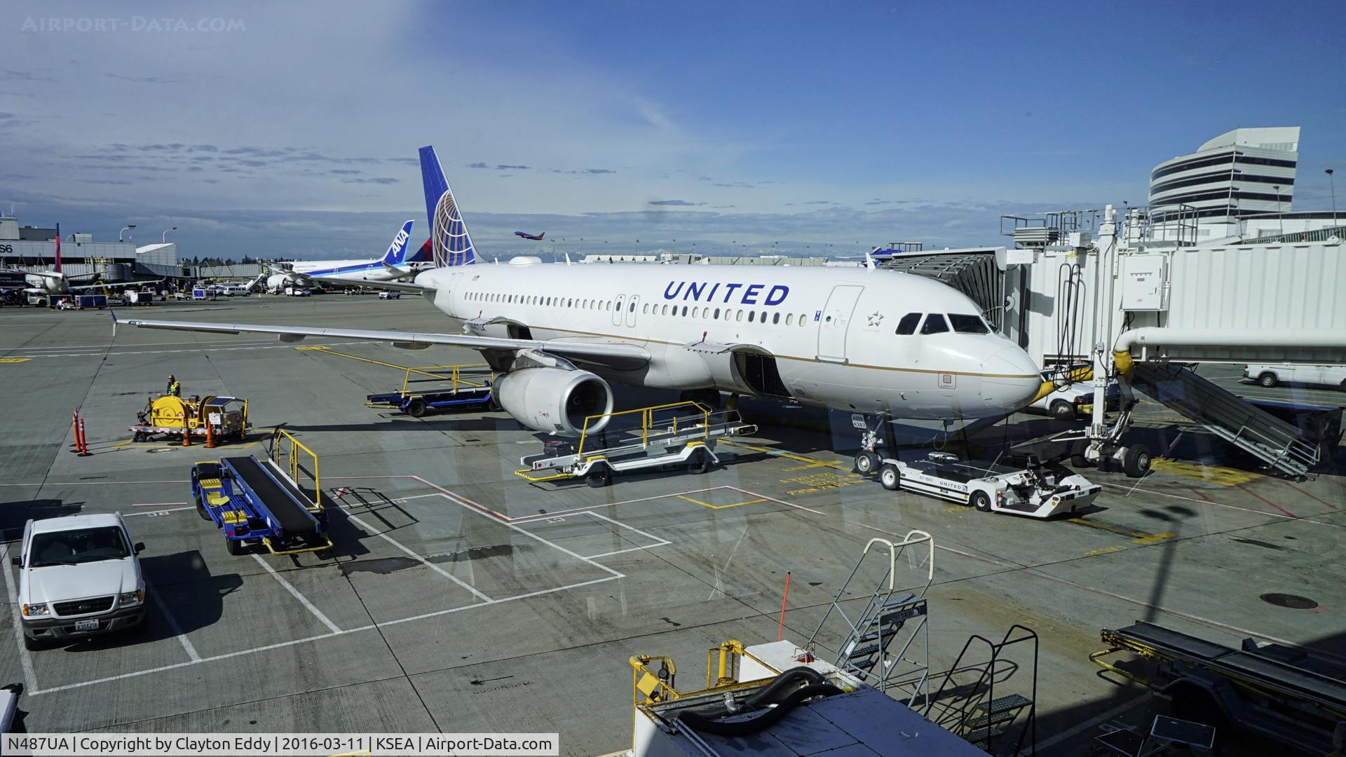 N487UA, 2002 Airbus A320-232 C/N 1669, SEA 2016.