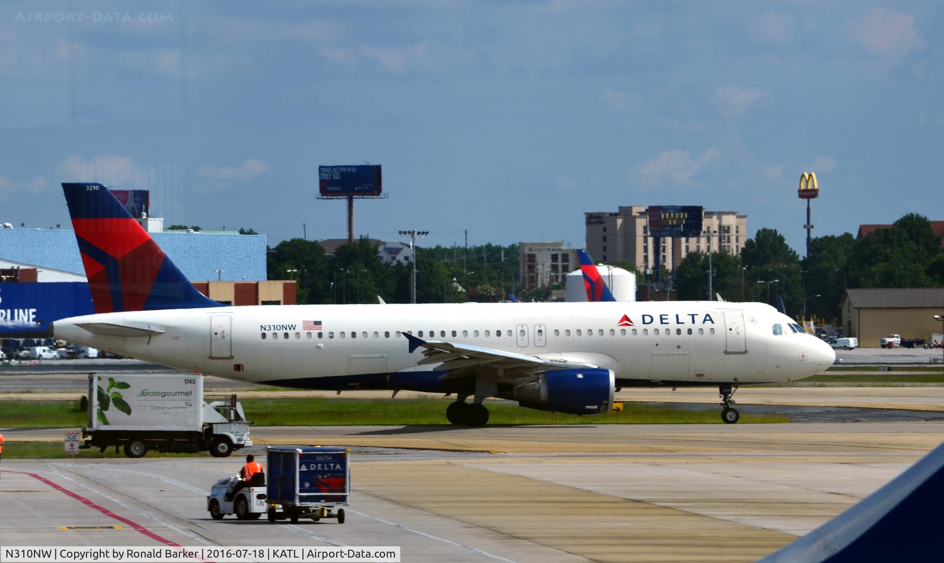 N310NW, 1990 Airbus A320-211 C/N 121, Taxi Atlanta