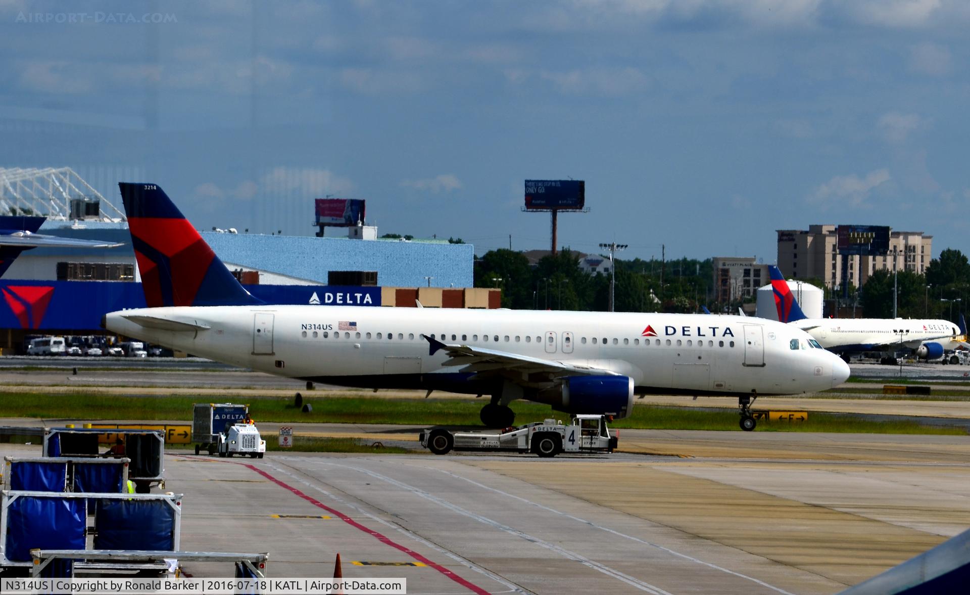 N314US, 1991 Airbus A320-211 C/N 160, Taxi Atlanta