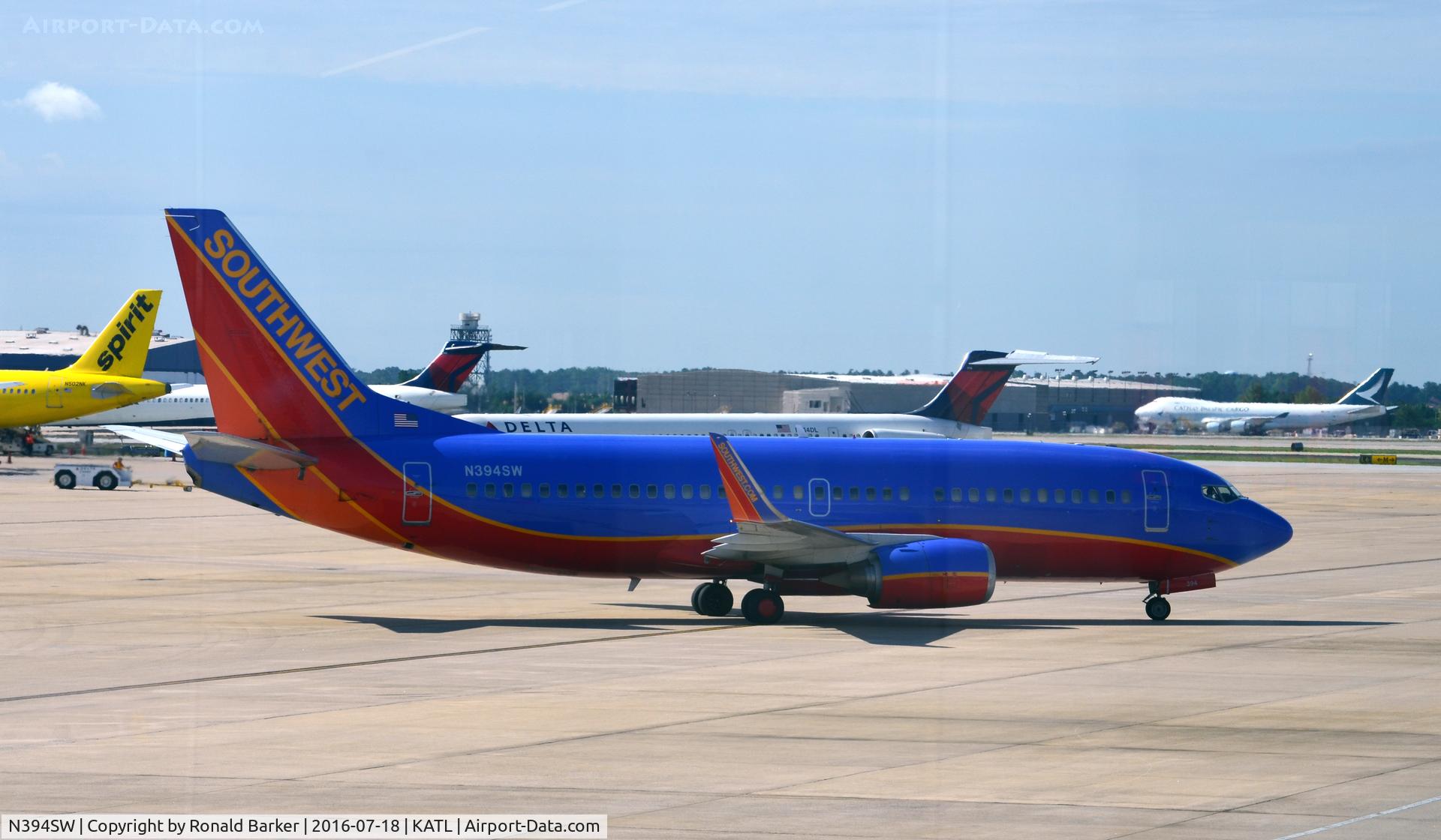N394SW, 1994 Boeing 737-3H4 C/N 27380, Taxi Atlanta