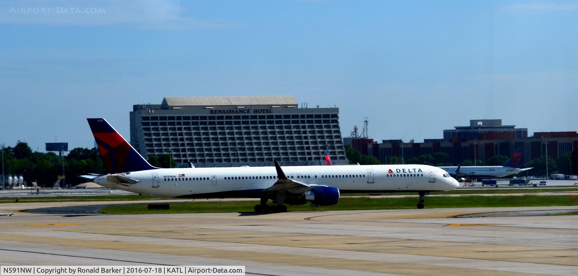 N591NW, 2003 Boeing 757-351 C/N 32991, Taxi Atlanta