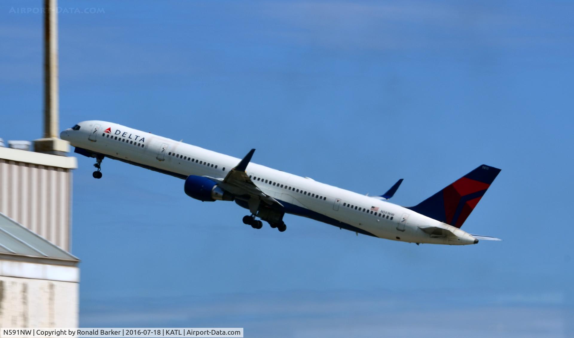 N591NW, 2003 Boeing 757-351 C/N 32991, Takeoff Atlanta