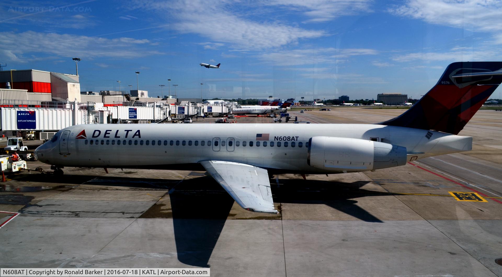 N608AT, 2000 Boeing 717-200 C/N 55081, Ready to push back Atlanta