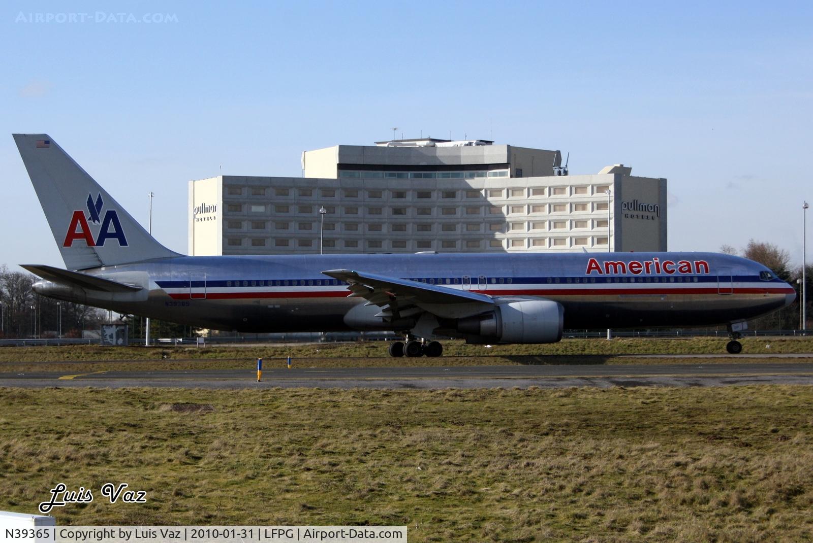 N39365, 1988 Boeing 767-323 C/N 24046, American Airlines