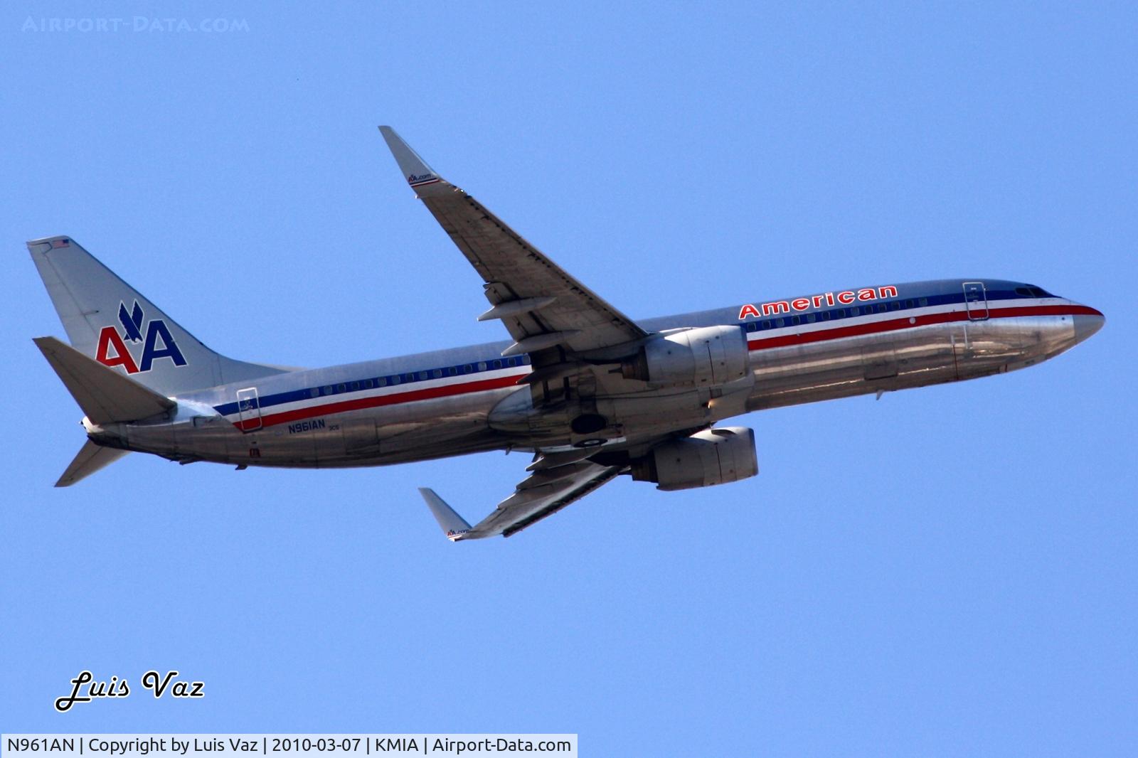 N961AN, 2001 Boeing 737-823 C/N 30092, American