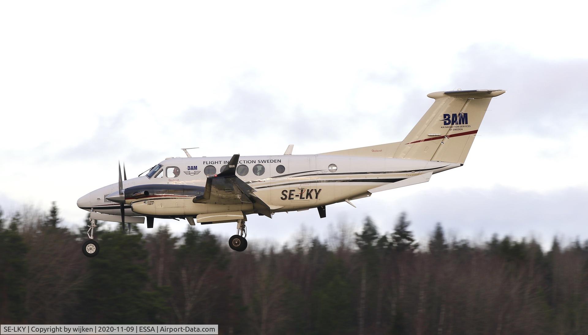 SE-LKY, 1986 Beech B200C Super King Air King Air C/N BL-127, RWY 26