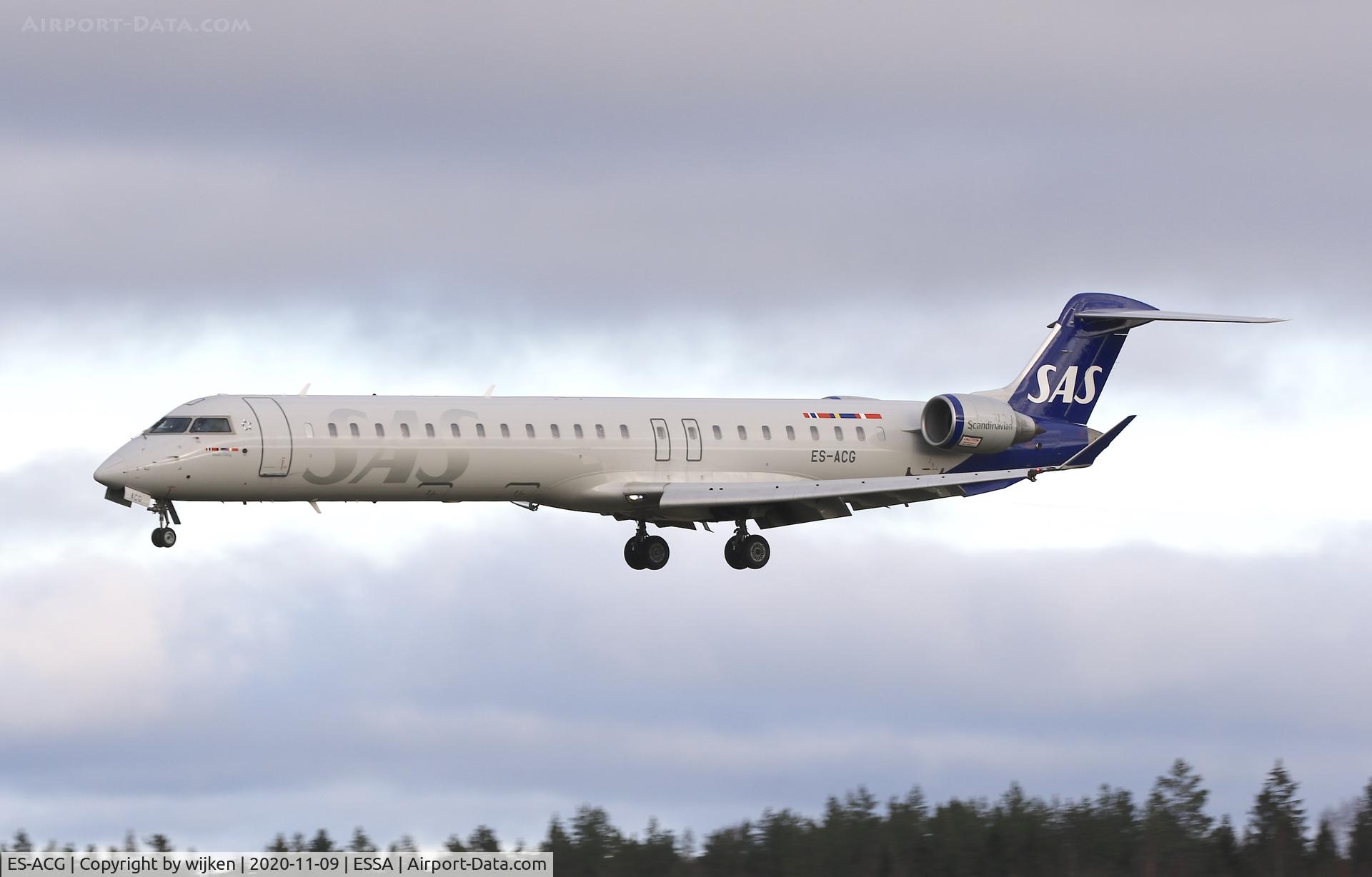 ES-ACG, 2012 Bombardier CRJ-900 NG (CL-600-2D24) C/N 15277, RWY 26