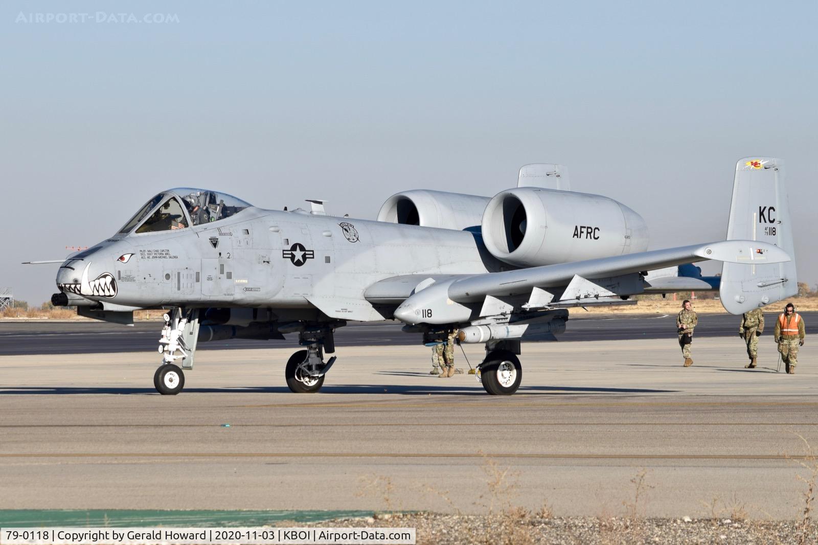 79-0118, 1979 Fairchild Republic A-10C Thunderbolt II C/N A10-0382, Leaving de arm pad.