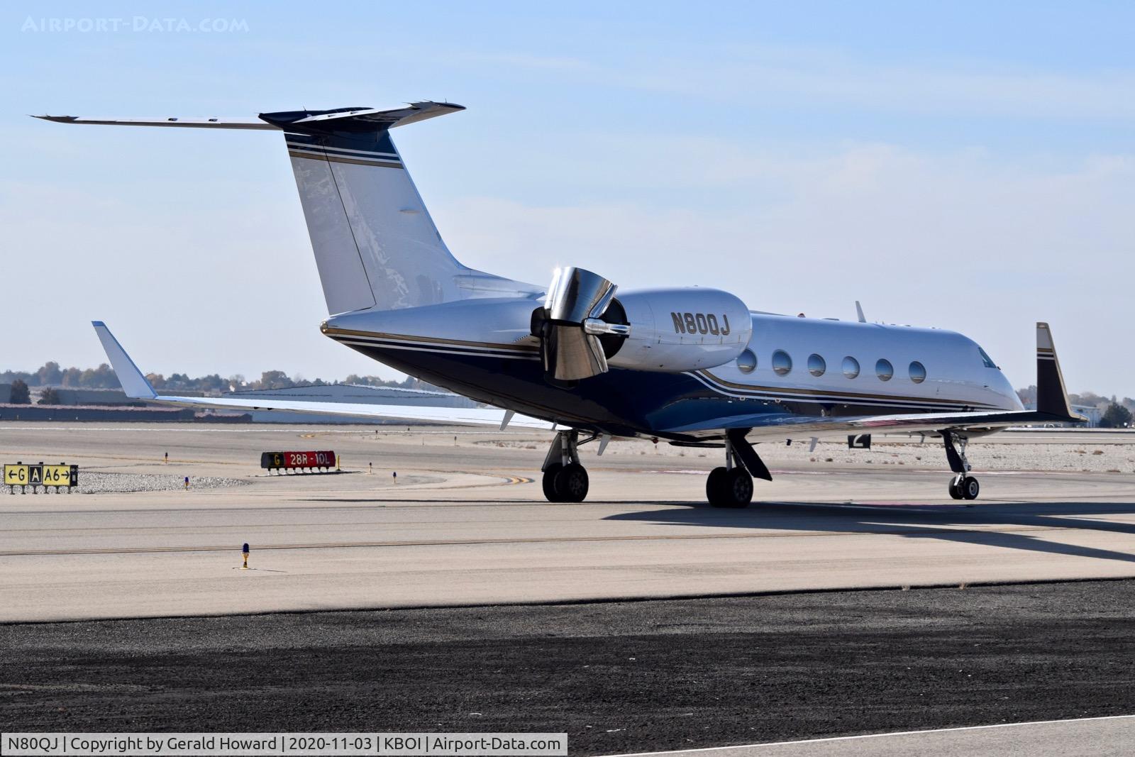 N80QJ, 1998 Gulfstream Aerospace G-IV C/N 1333, Taxiing on Alpha.