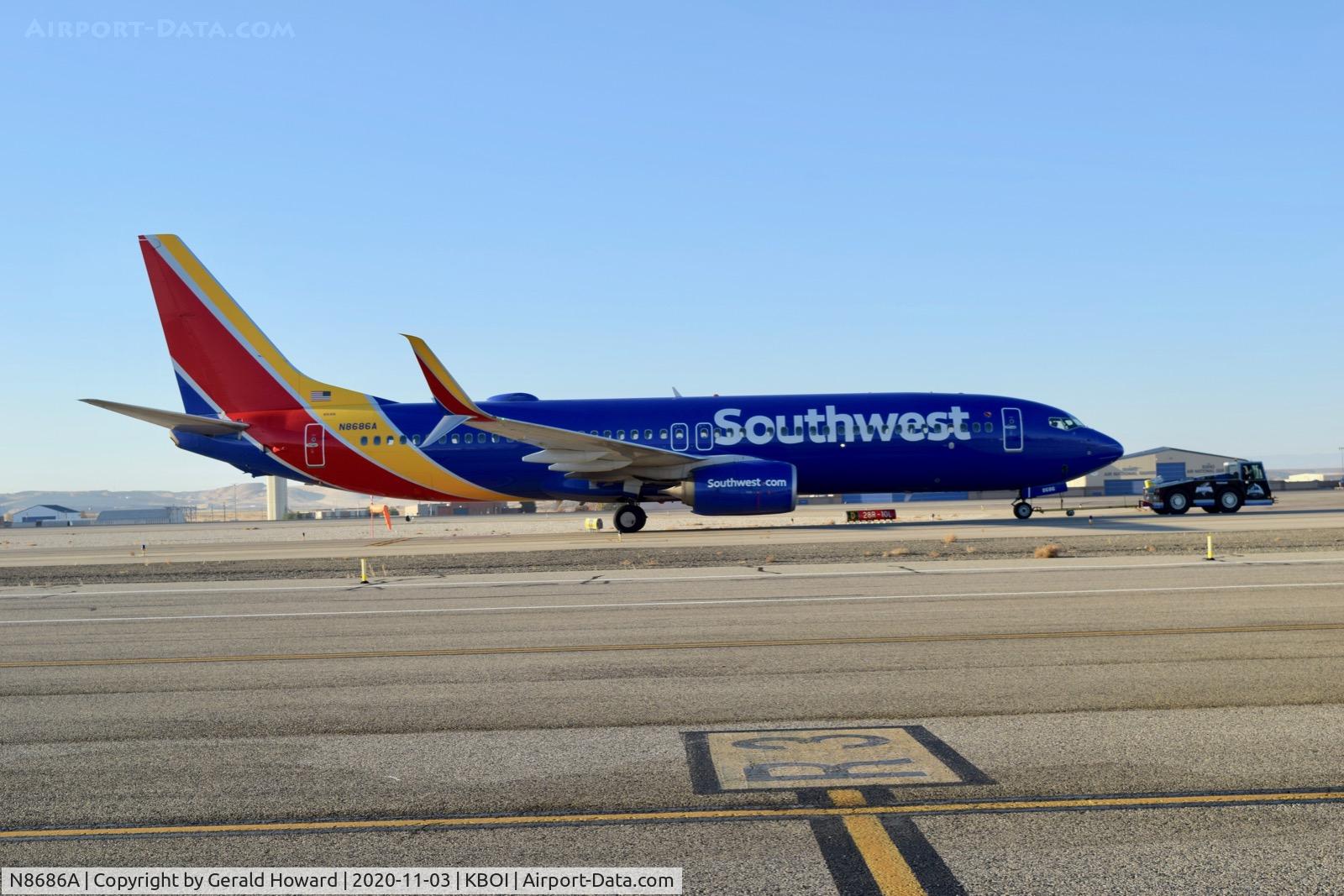 N8686A, 2016 Boeing 737-8H4 C/N 36938, Towed from RON to gate.