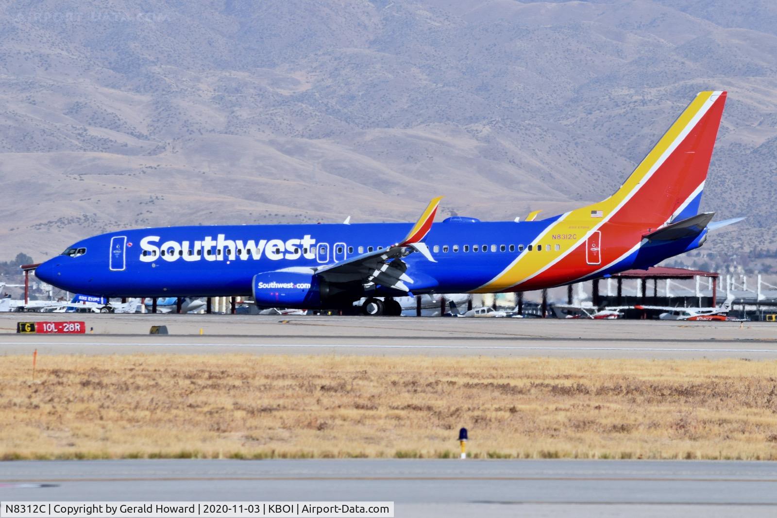 N8312C, 2012 Boeing 737-8H4 C/N 38809, Landed 28R.