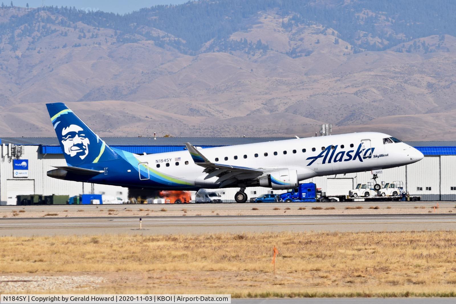 N184SY, 2016 Embraer 175LR (ERJ-170-200LR) C/N 17000590, Landing 10L.