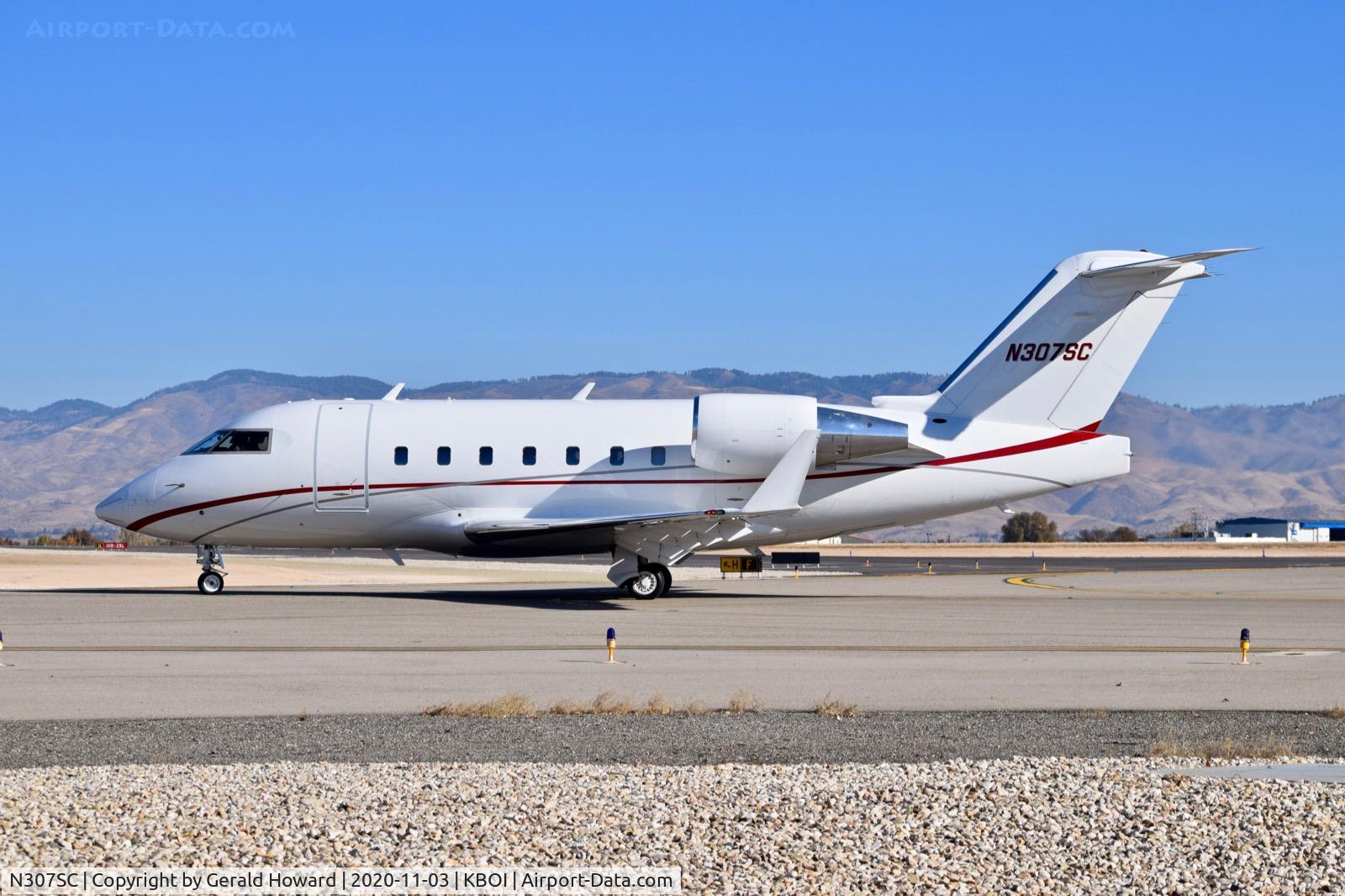 N307SC, 1984 Canadair Challenger 601 (CL-600-2A12) C/N 3026, Taxiing on south GA ramp.