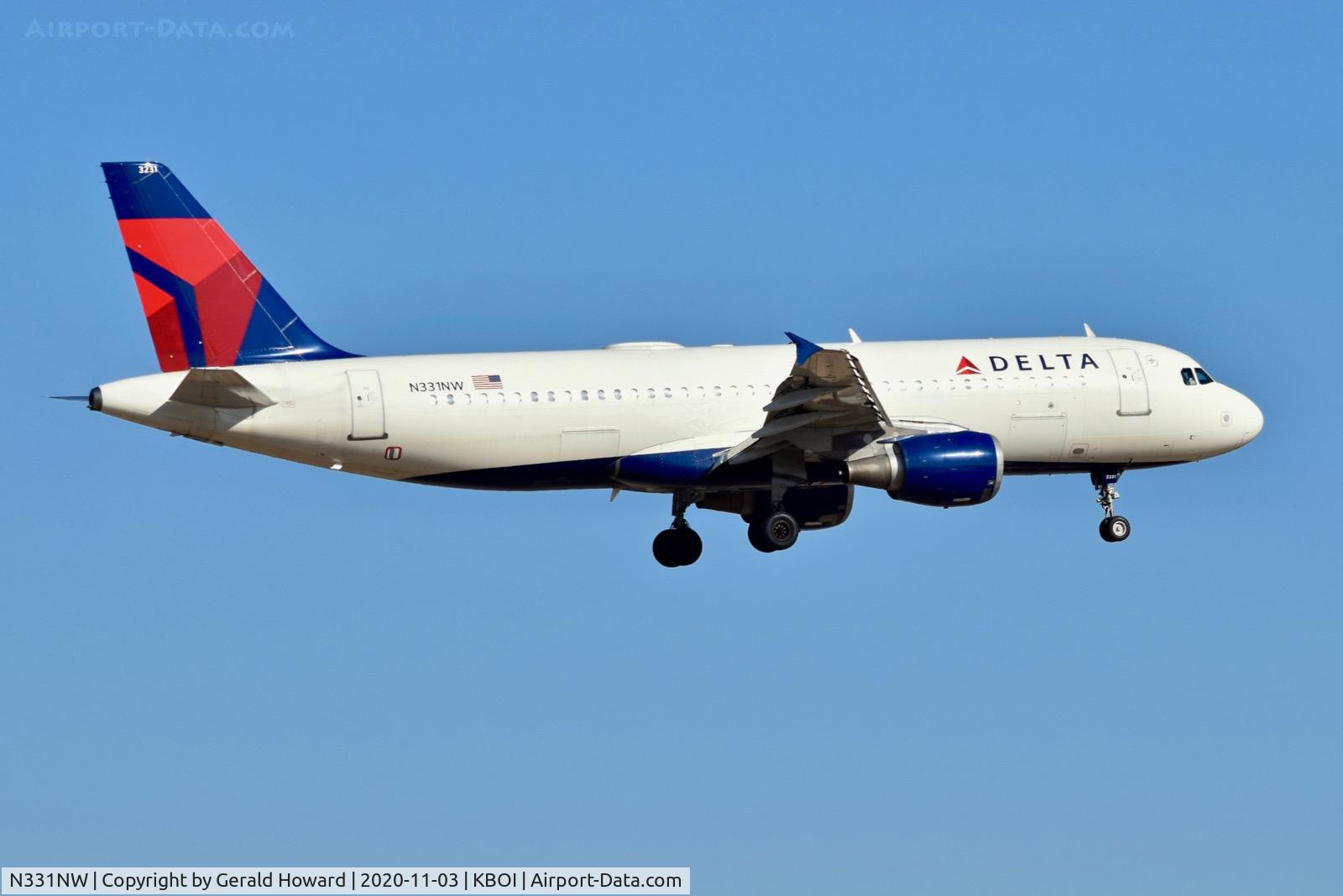 N331NW, 1992 Airbus A320-211 C/N 318, Landing 10L.