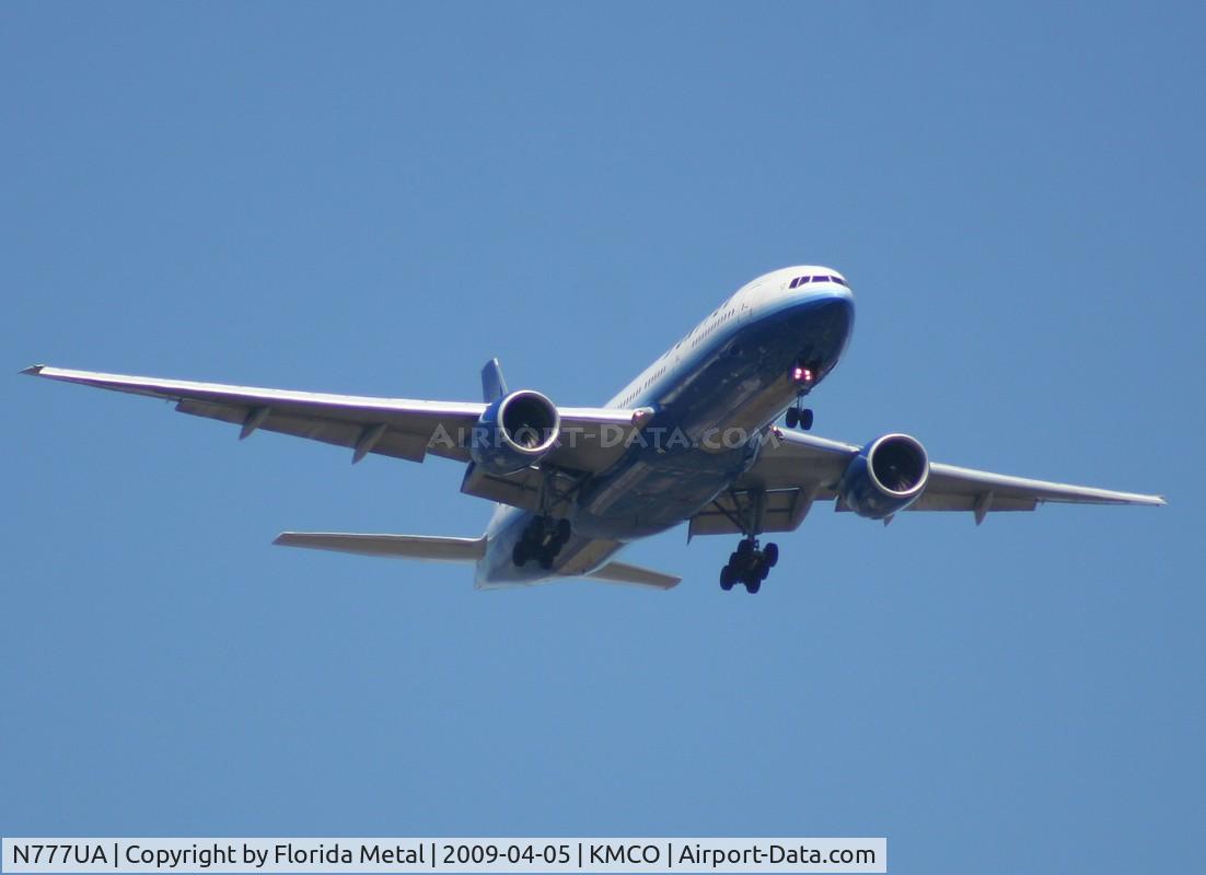 N777UA, 1995 Boeing 777-222 C/N 26916, MCO spotting 2009