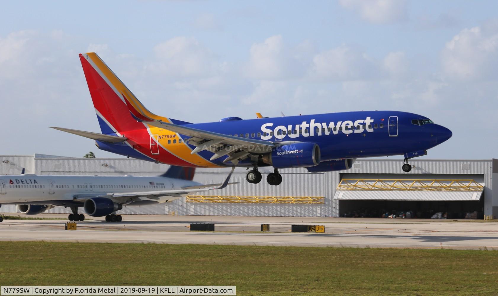 N779SW, 2000 Boeing 737-7H4 C/N 27884, FLL spotting 2019