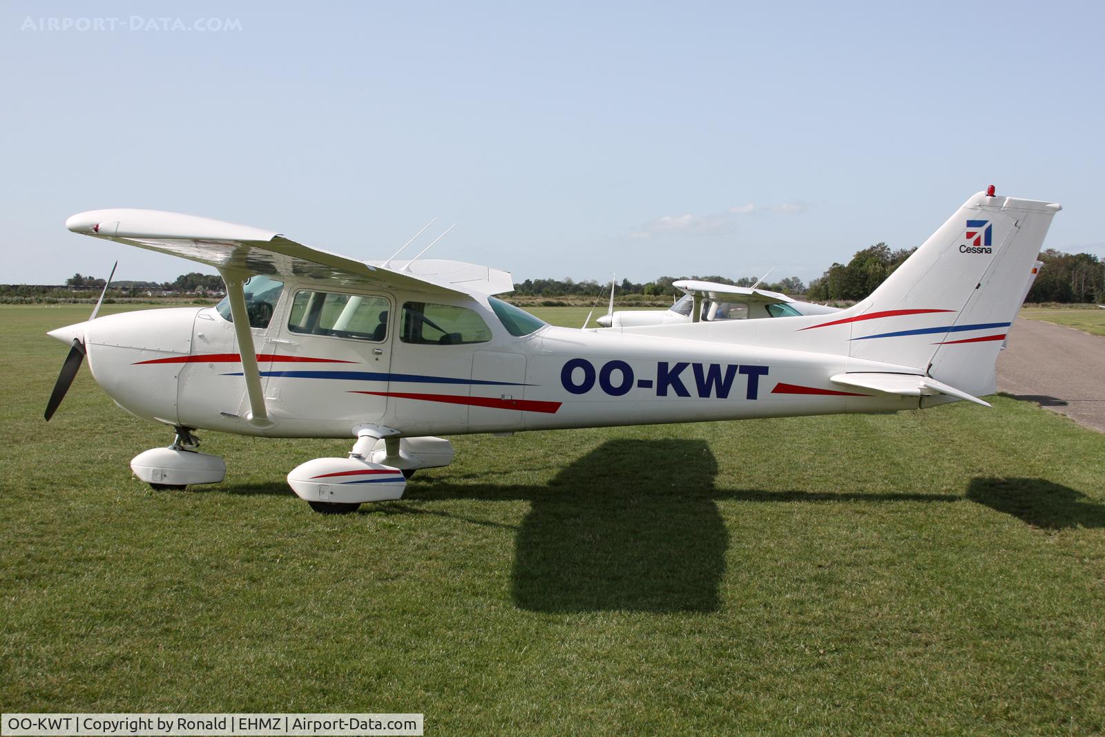 OO-KWT, Cessna 172N C/N 17268274, at ehmz