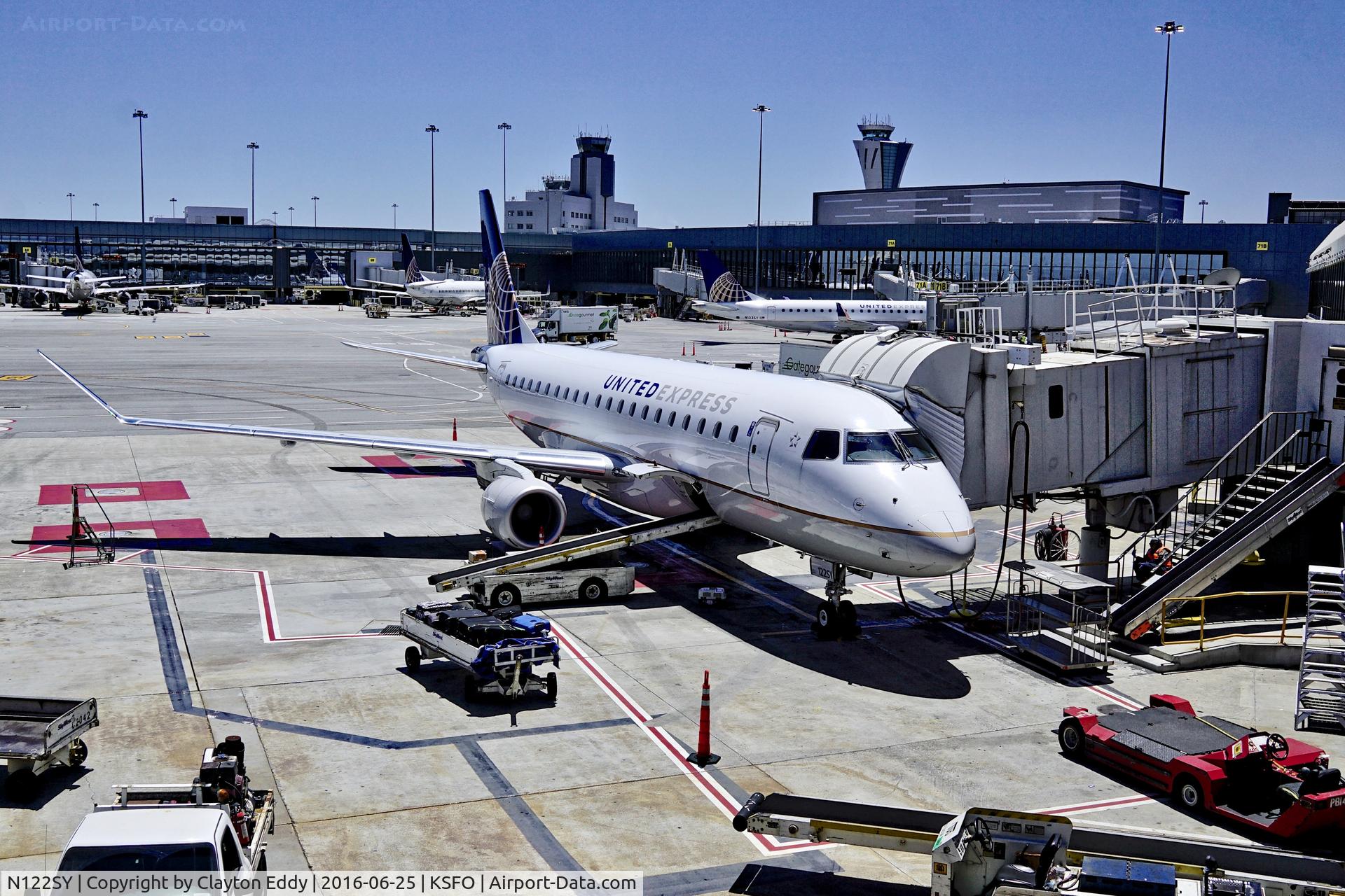N122SY, 2014 Embraer 175LR (ERJ-170-200LR) C/N 17000431, SFO 2016