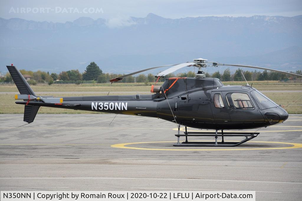 N350NN, 1990 Aerospatiale AS-350BA Ecureuil C/N 2354, Parked